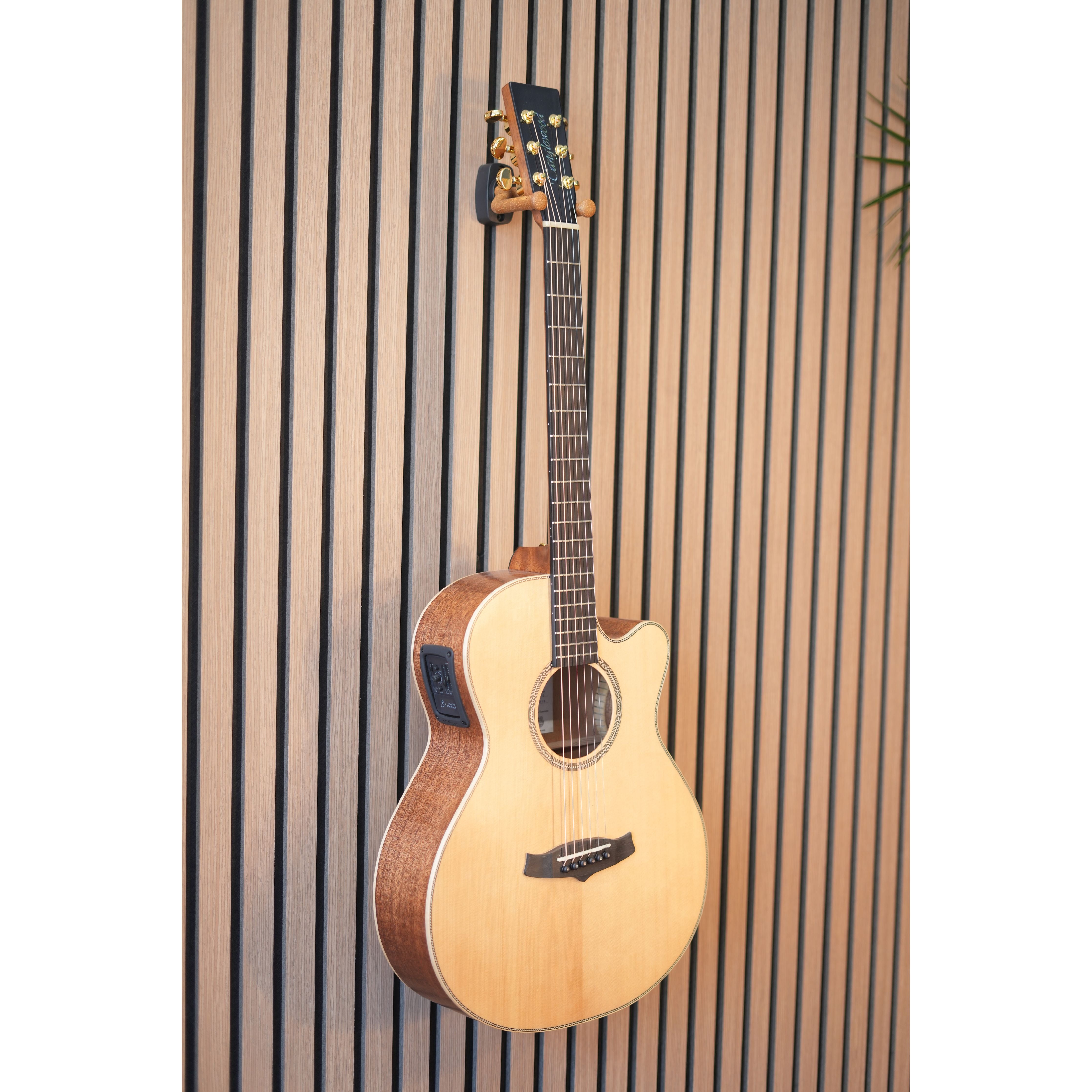 Tanglewood TGB4CE Great Britain 'Super Folk Cutaway' Electro Acoustic Guitar