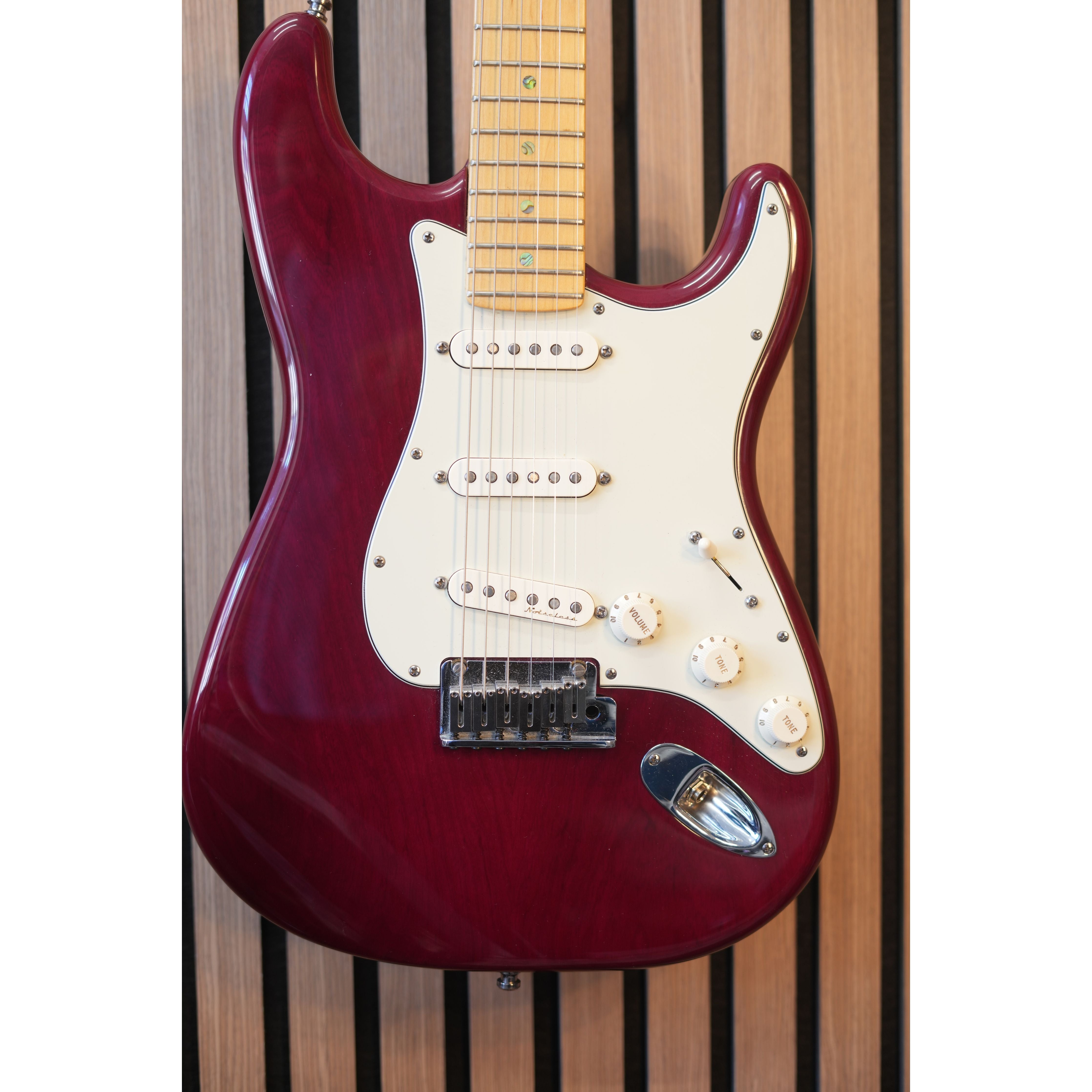 Fender American Deluxe Stratocaster USA 1999 in Cranberry Transparent with Hardcase Pre-Owned