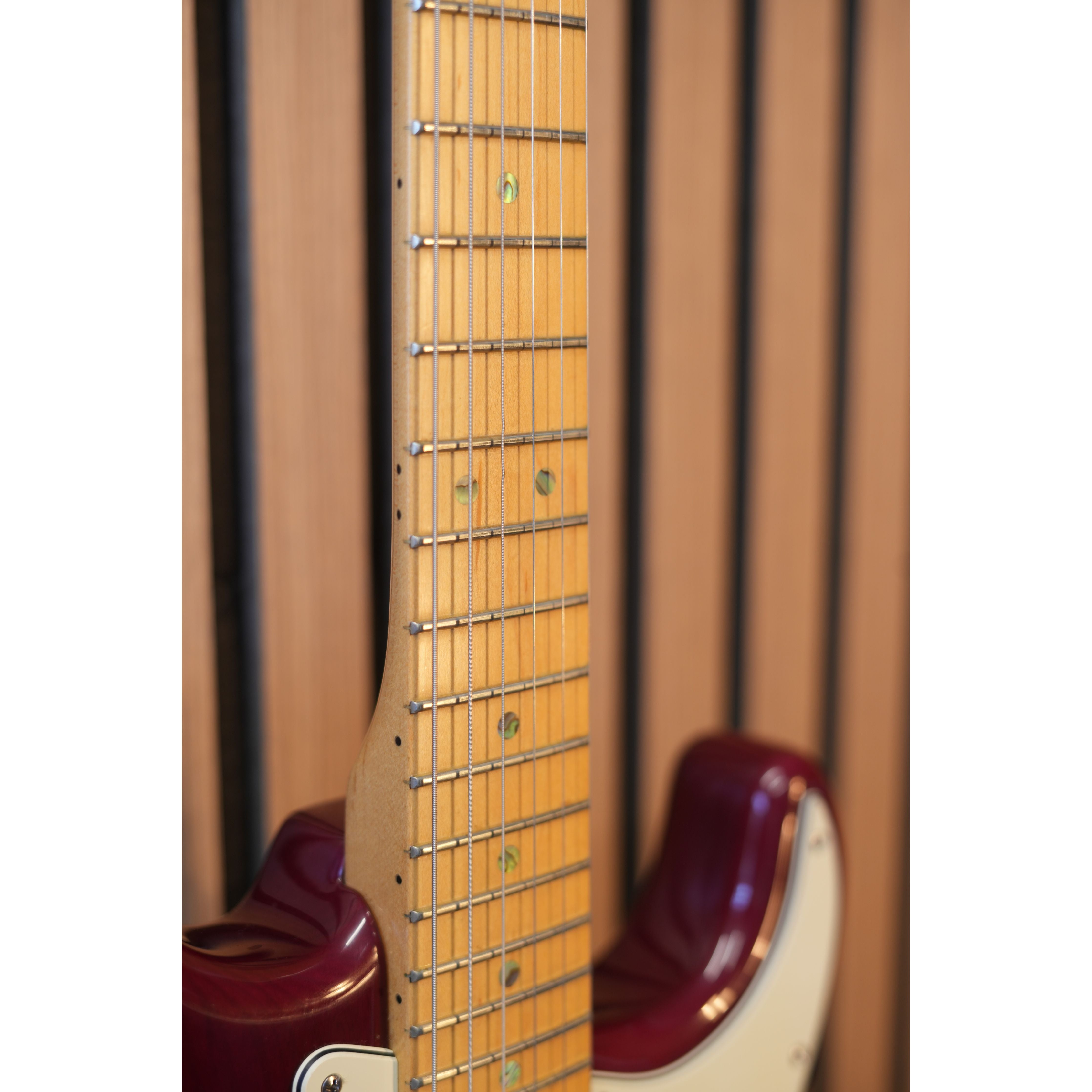 Fender American Deluxe Stratocaster USA 1999 in Cranberry Transparent with Hardcase Pre-Owned