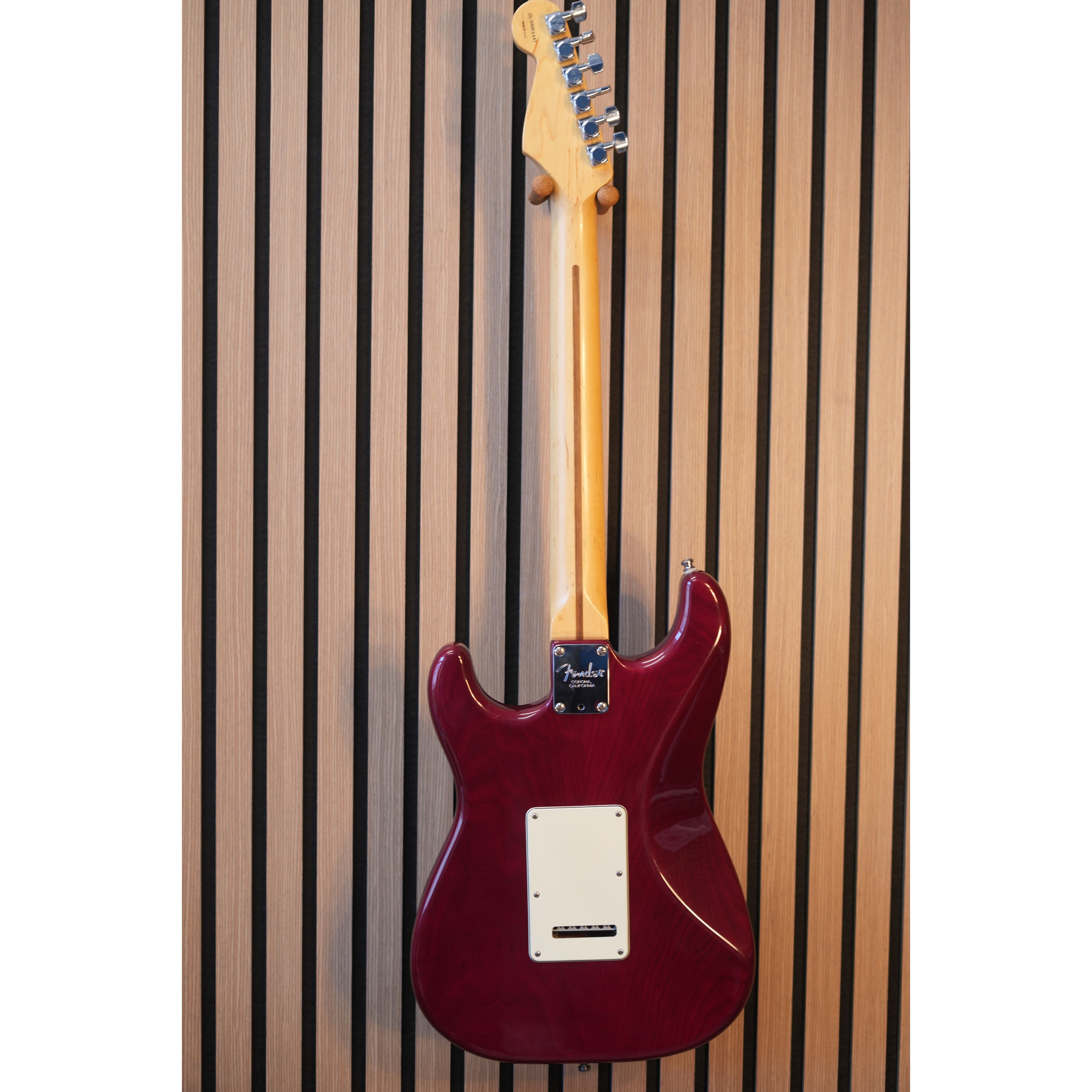 Fender American Deluxe Stratocaster USA 1999 in Cranberry Transparent with Hardcase Pre-Owned