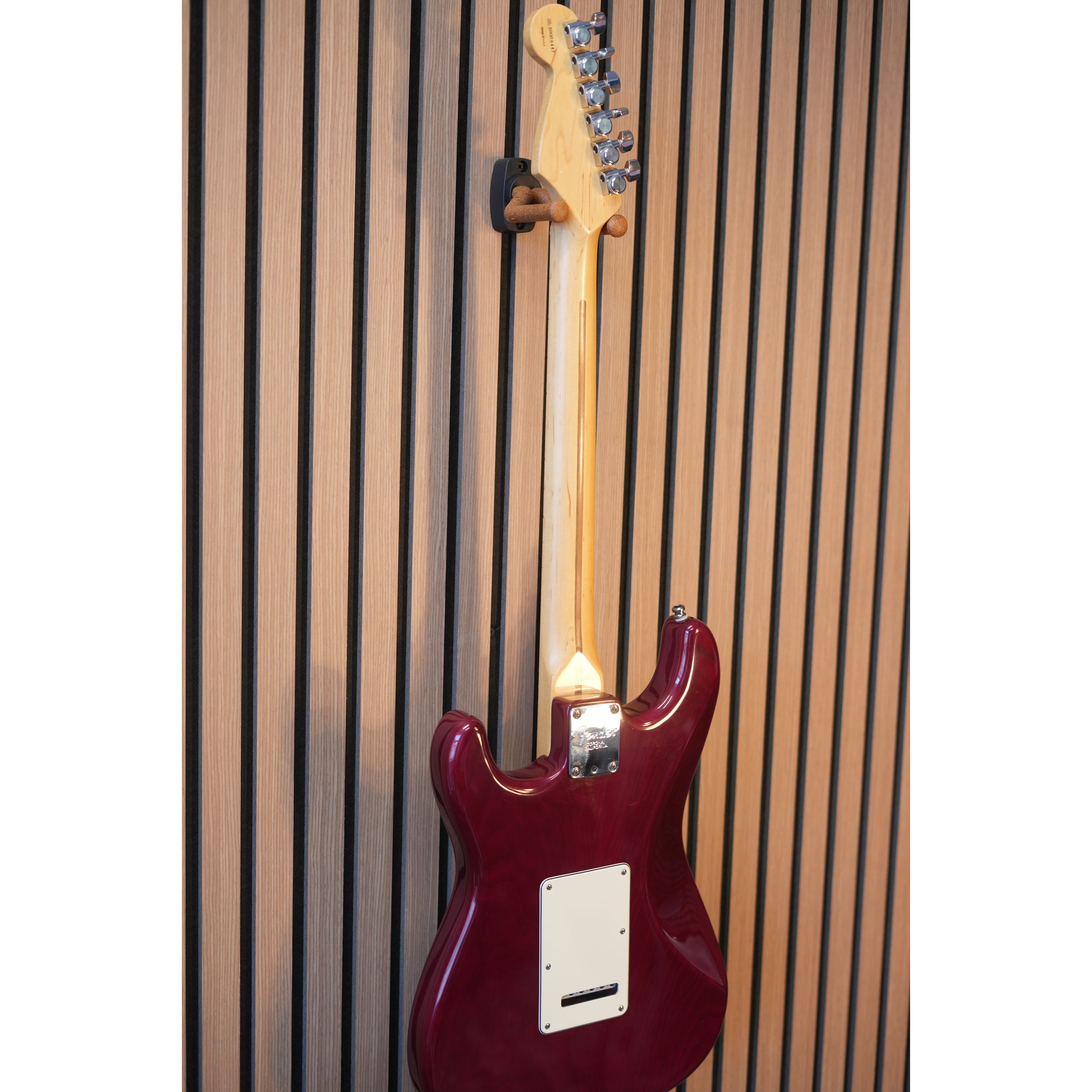 Fender American Deluxe Stratocaster USA 1999 in Cranberry Transparent with Hardcase Pre-Owned