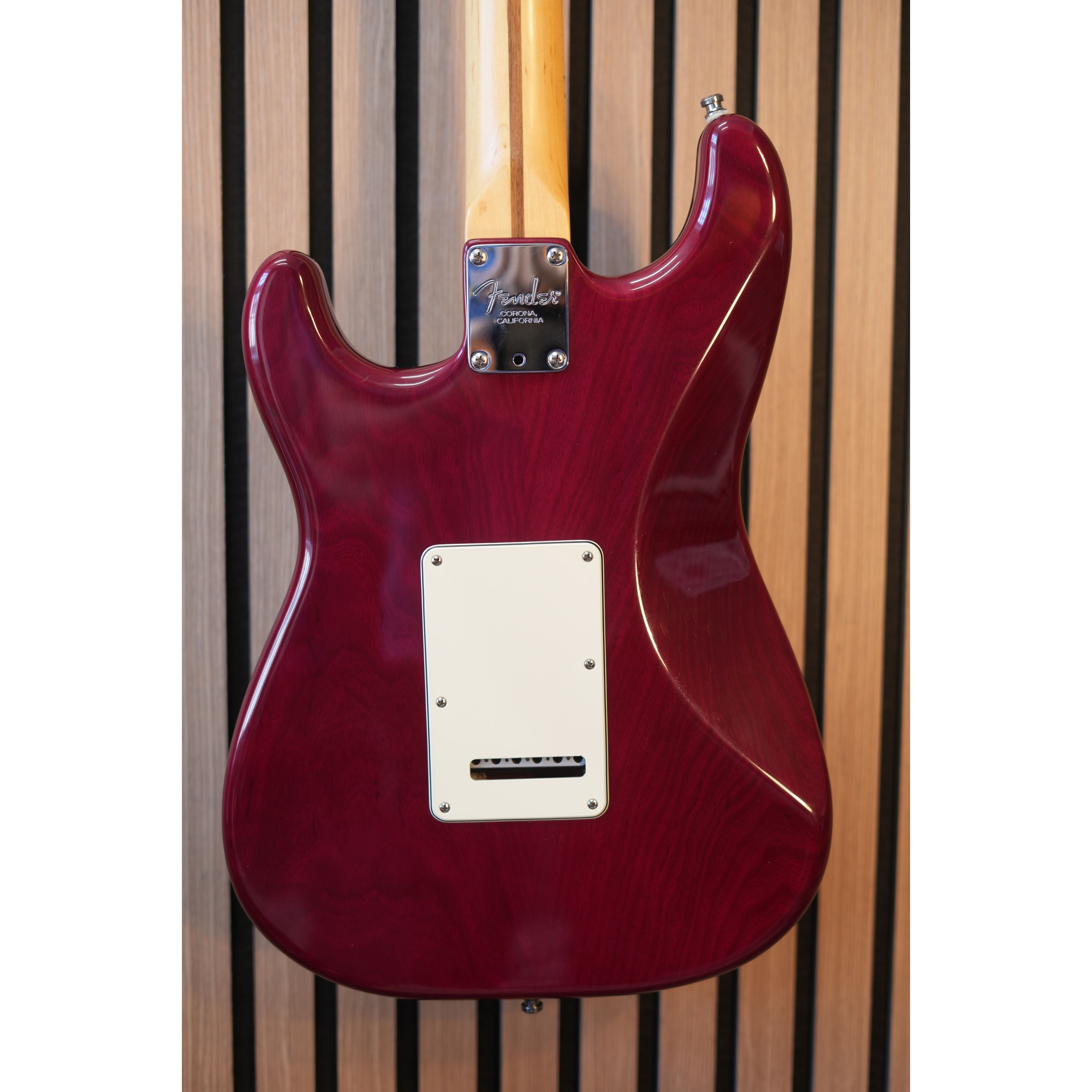 Fender American Deluxe Stratocaster USA 1999 in Cranberry Transparent with Hardcase Pre-Owned