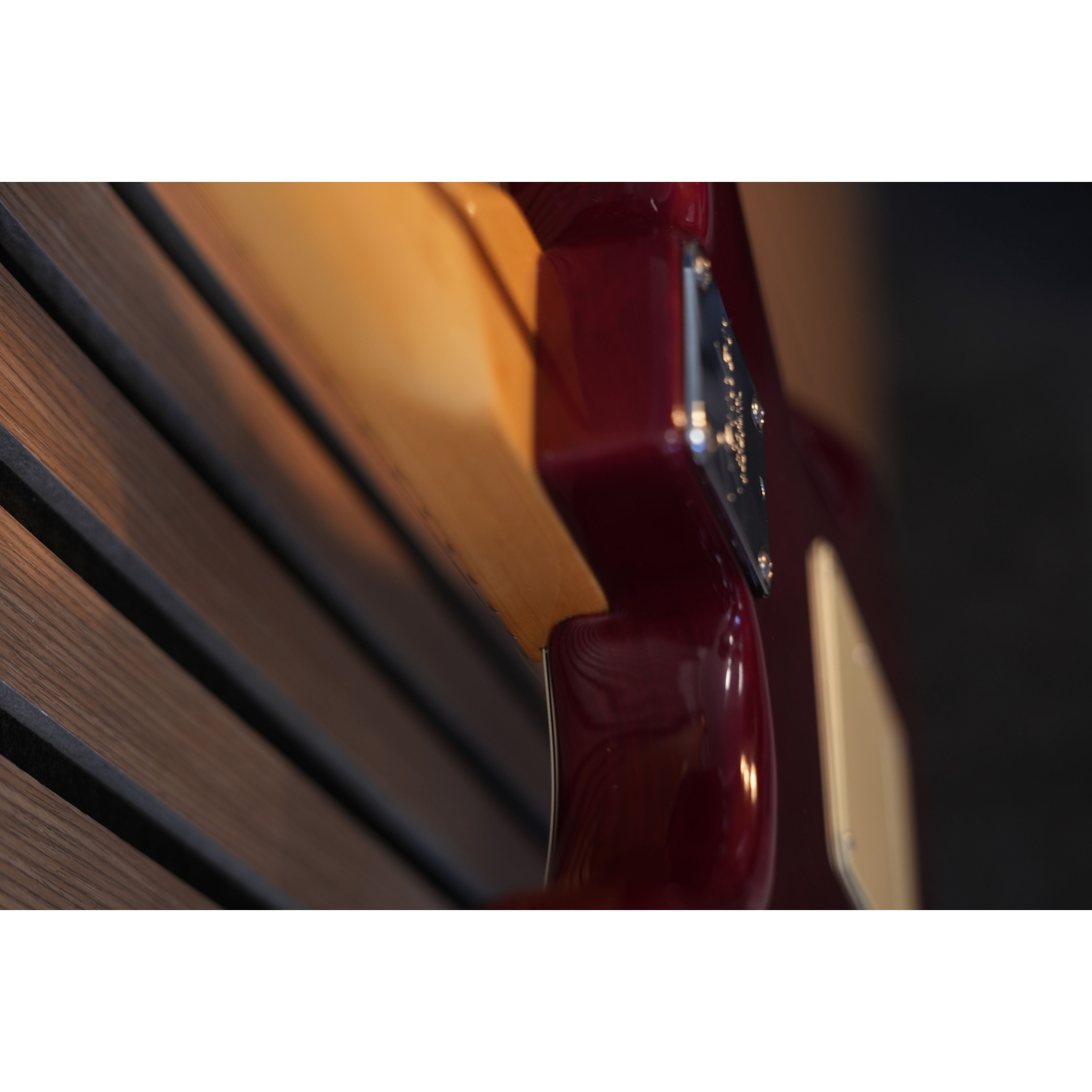 Fender American Deluxe Stratocaster USA 1999 in Cranberry Transparent with Hardcase Pre-Owned