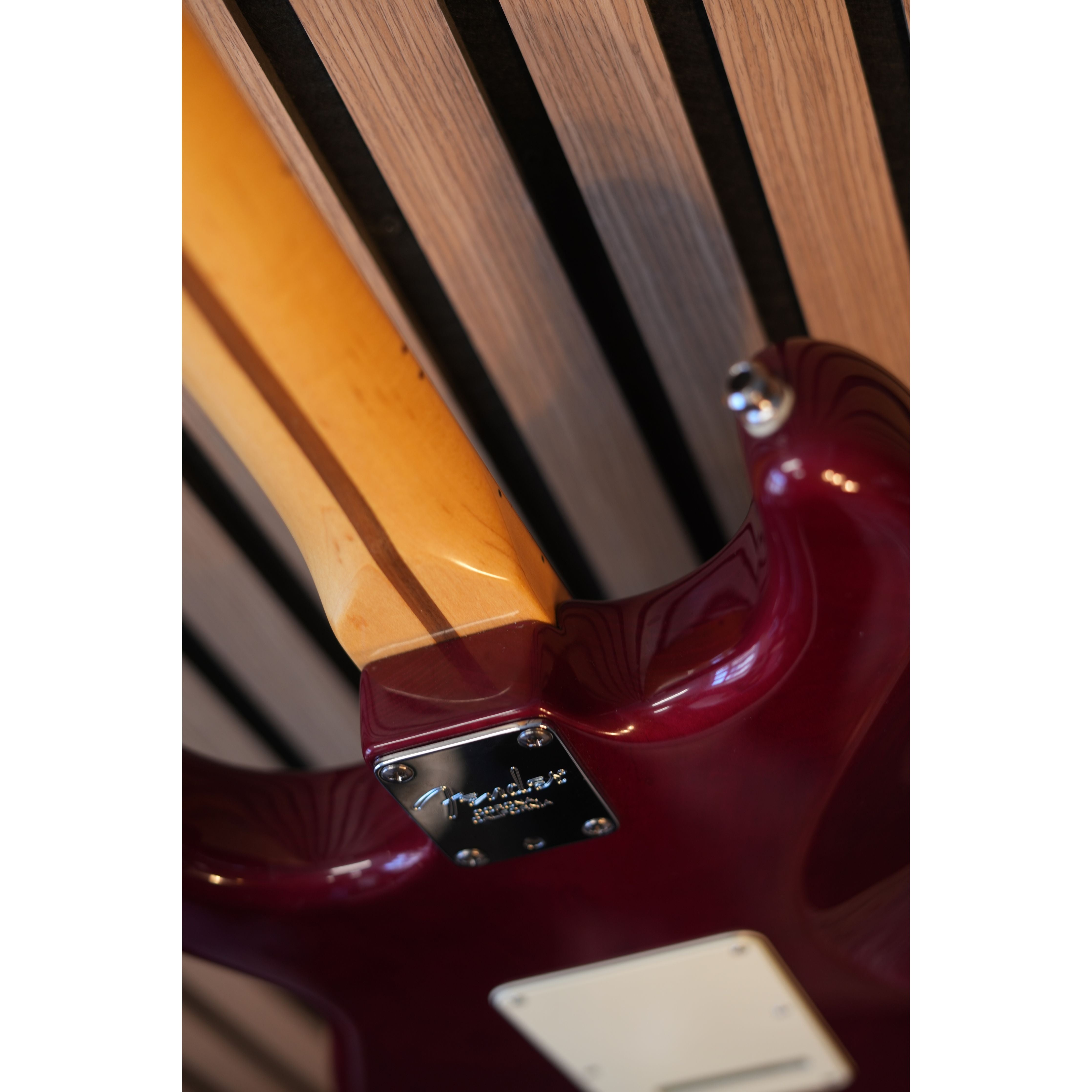 Fender American Deluxe Stratocaster USA 1999 in Cranberry Transparent with Hardcase Pre-Owned