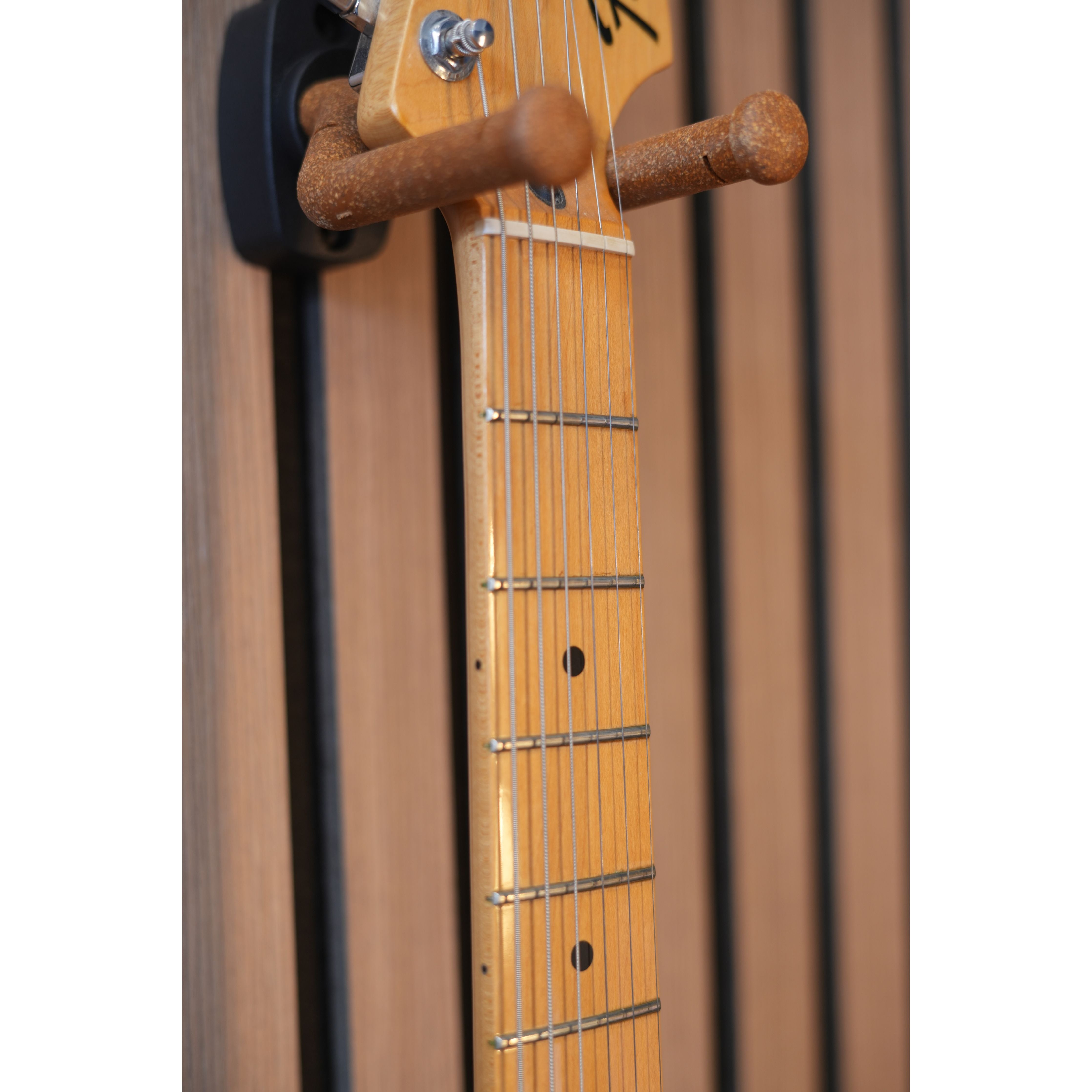 Fender Standard Stratocaster 2013 MIM Made in Mexico with HSS Pickup Configuration in Arctic White with Gigbag Pre-Owned