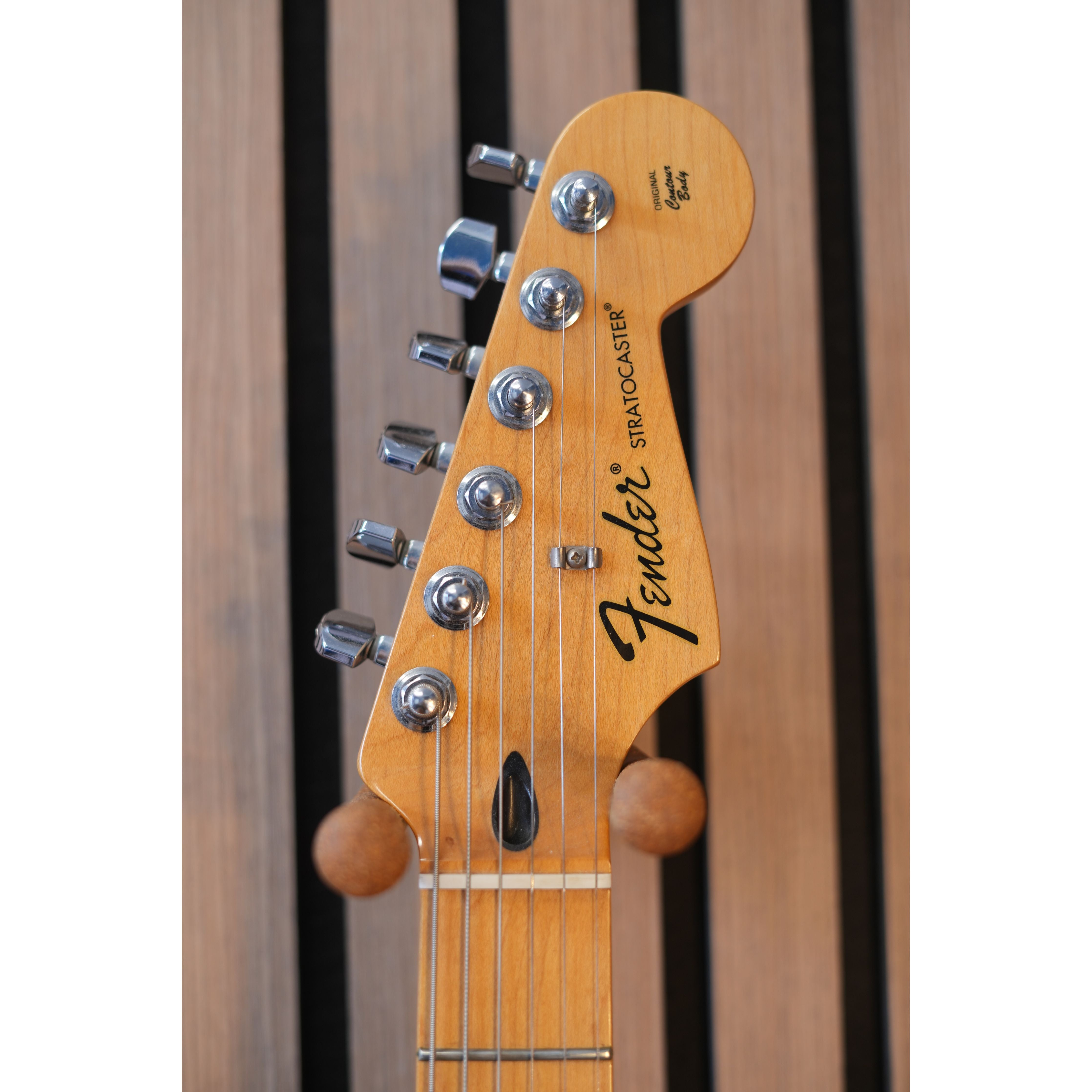 Fender Standard Stratocaster 2013 MIM Made in Mexico with HSS Pickup Configuration in Arctic White with Gigbag Pre-Owned