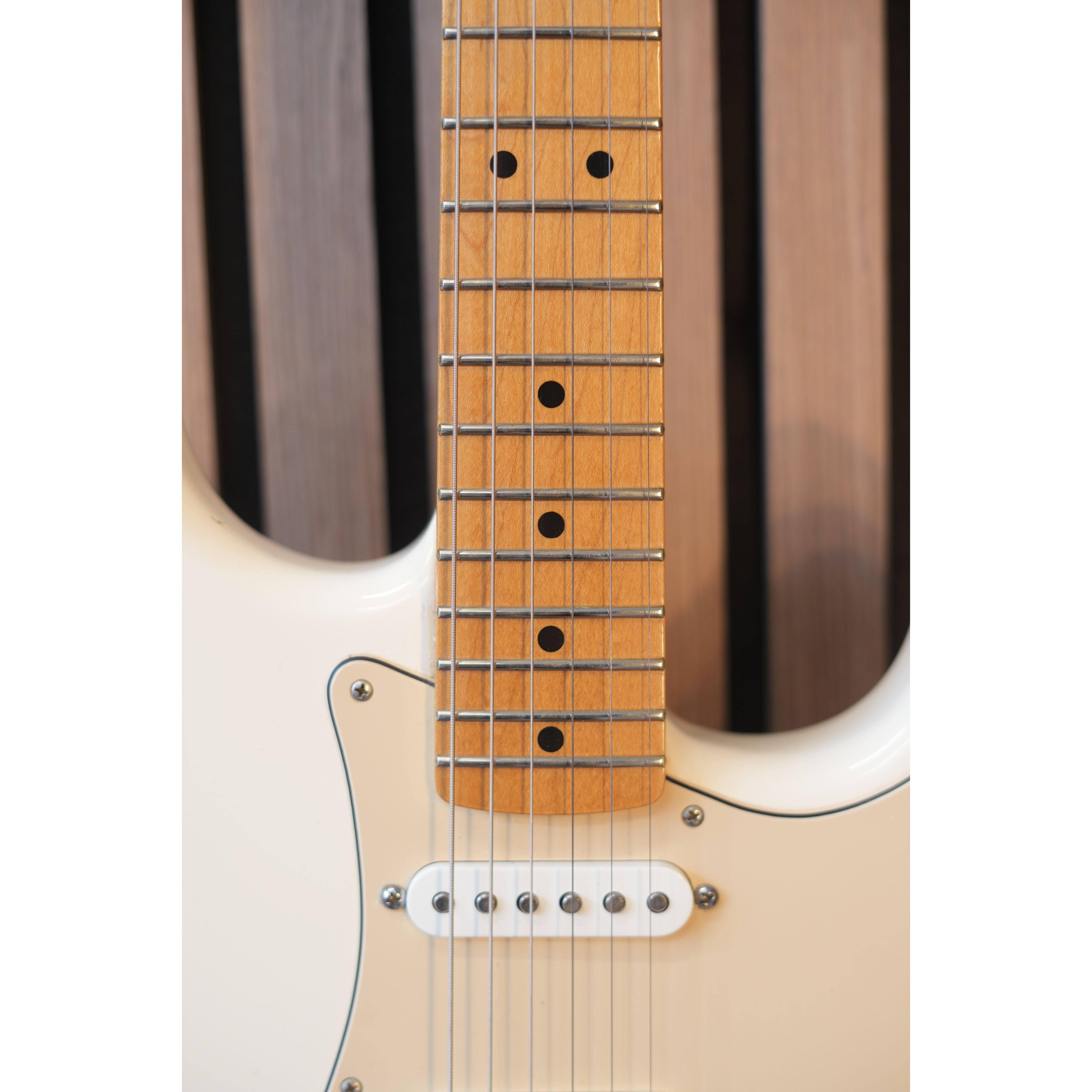 Fender Standard Stratocaster 2013 MIM Made in Mexico with HSS Pickup Configuration in Arctic White with Gigbag Pre-Owned