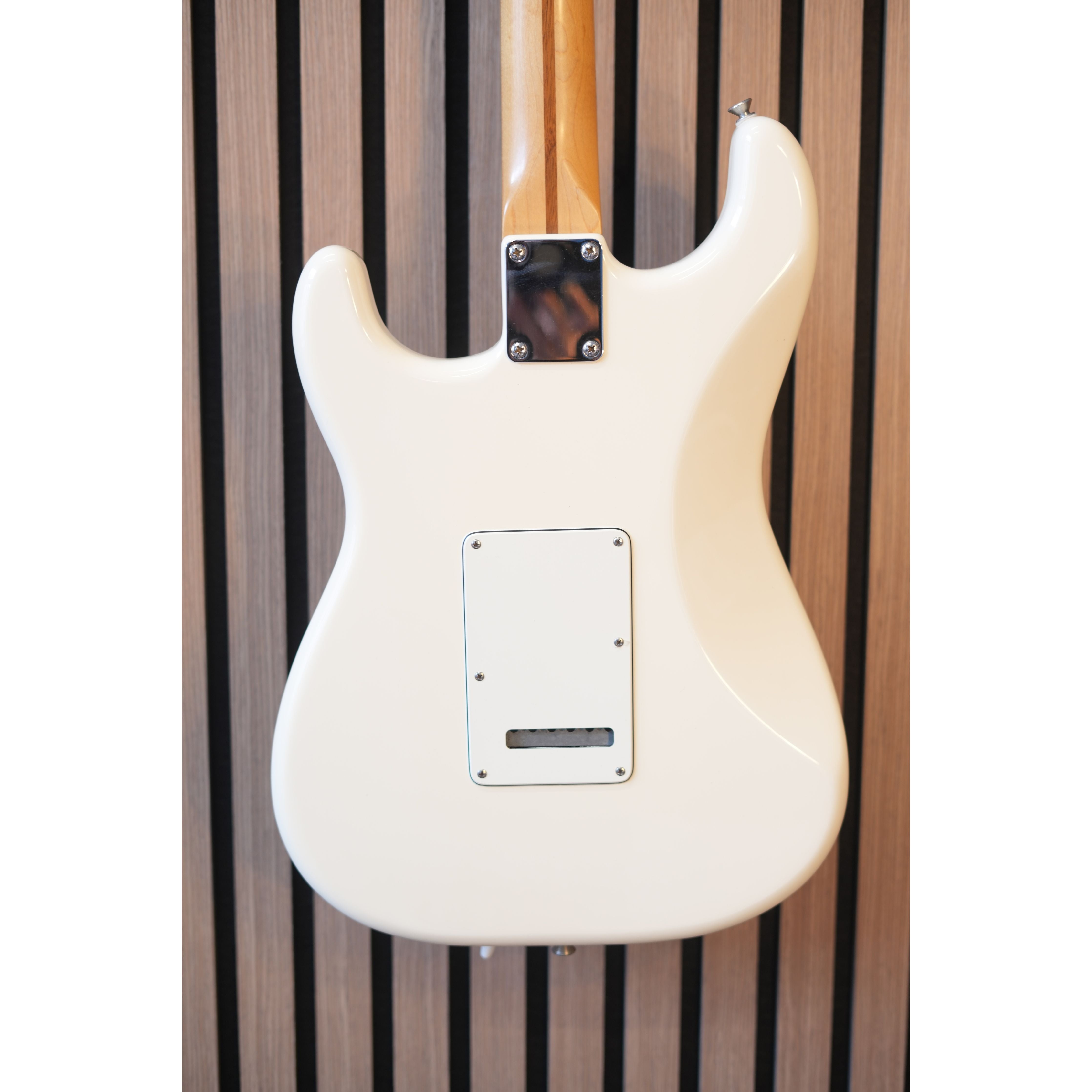 Fender Standard Stratocaster 2013 MIM Made in Mexico with HSS Pickup Configuration in Arctic White with Gigbag Pre-Owned