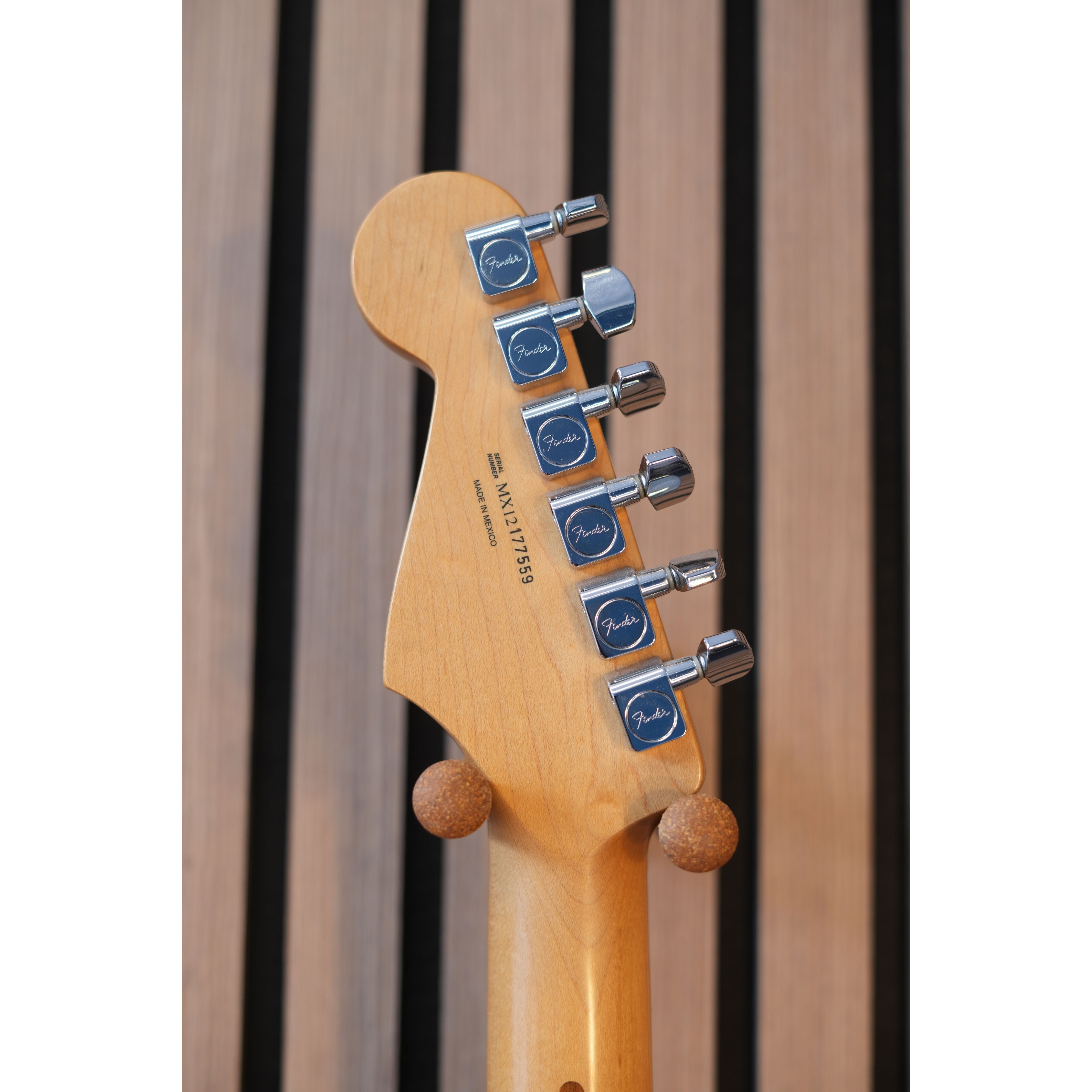 Fender Standard Stratocaster 2013 MIM Made in Mexico with HSS Pickup Configuration in Arctic White with Gigbag Pre-Owned