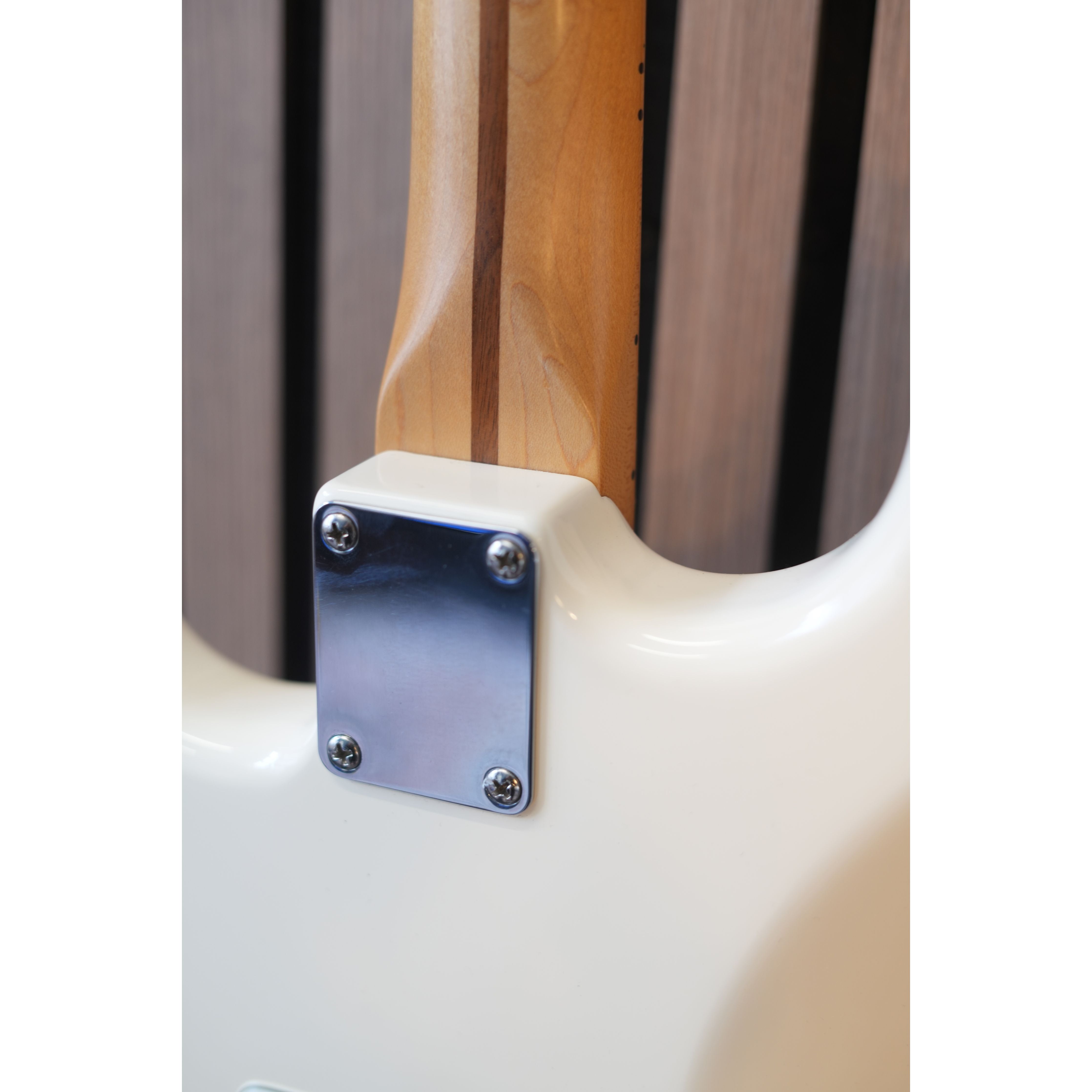 Fender Standard Stratocaster 2013 MIM Made in Mexico with HSS Pickup Configuration in Arctic White with Gigbag Pre-Owned