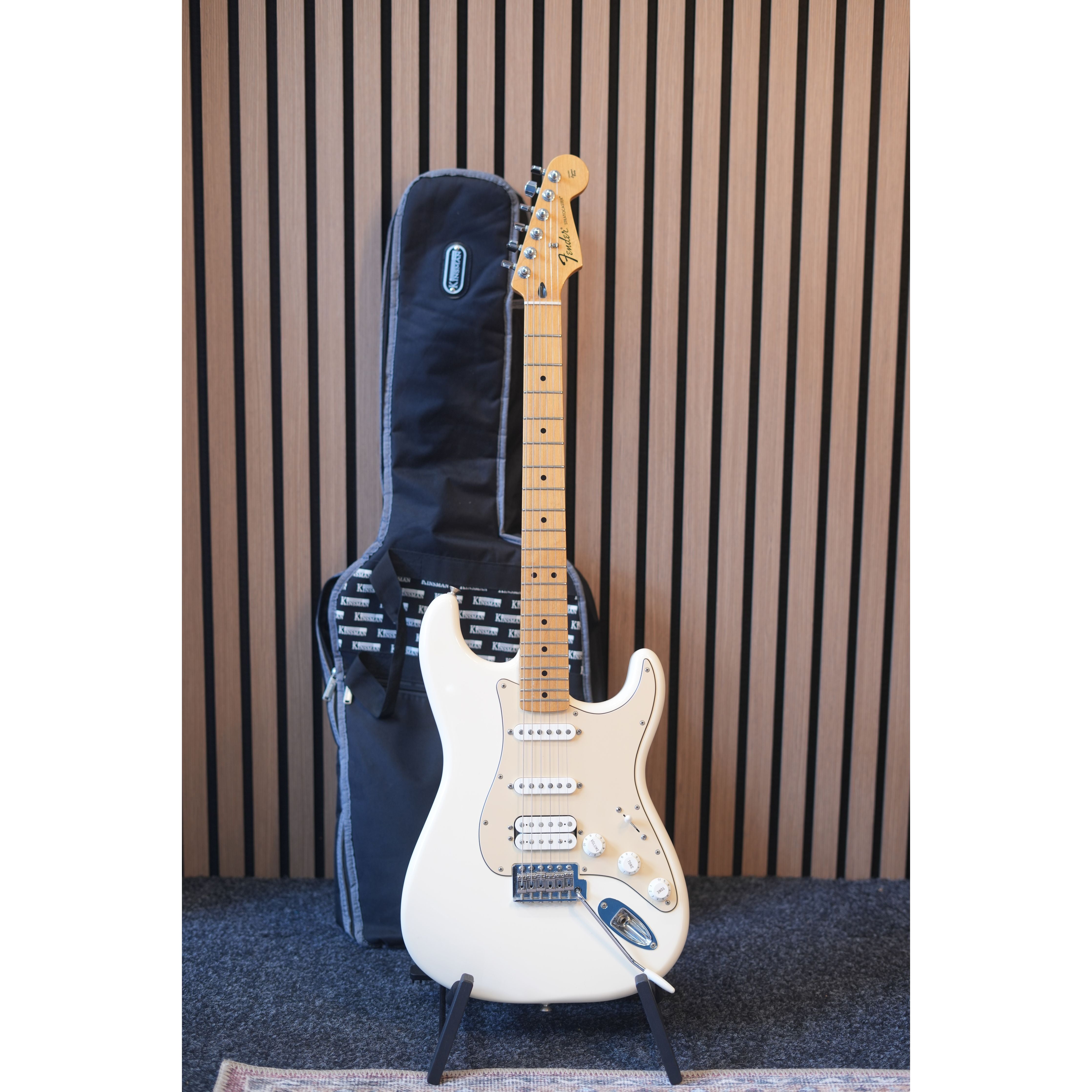Fender Standard Stratocaster 2013 MIM Made in Mexico with HSS Pickup Configuration in Arctic White with Gigbag Pre-Owned