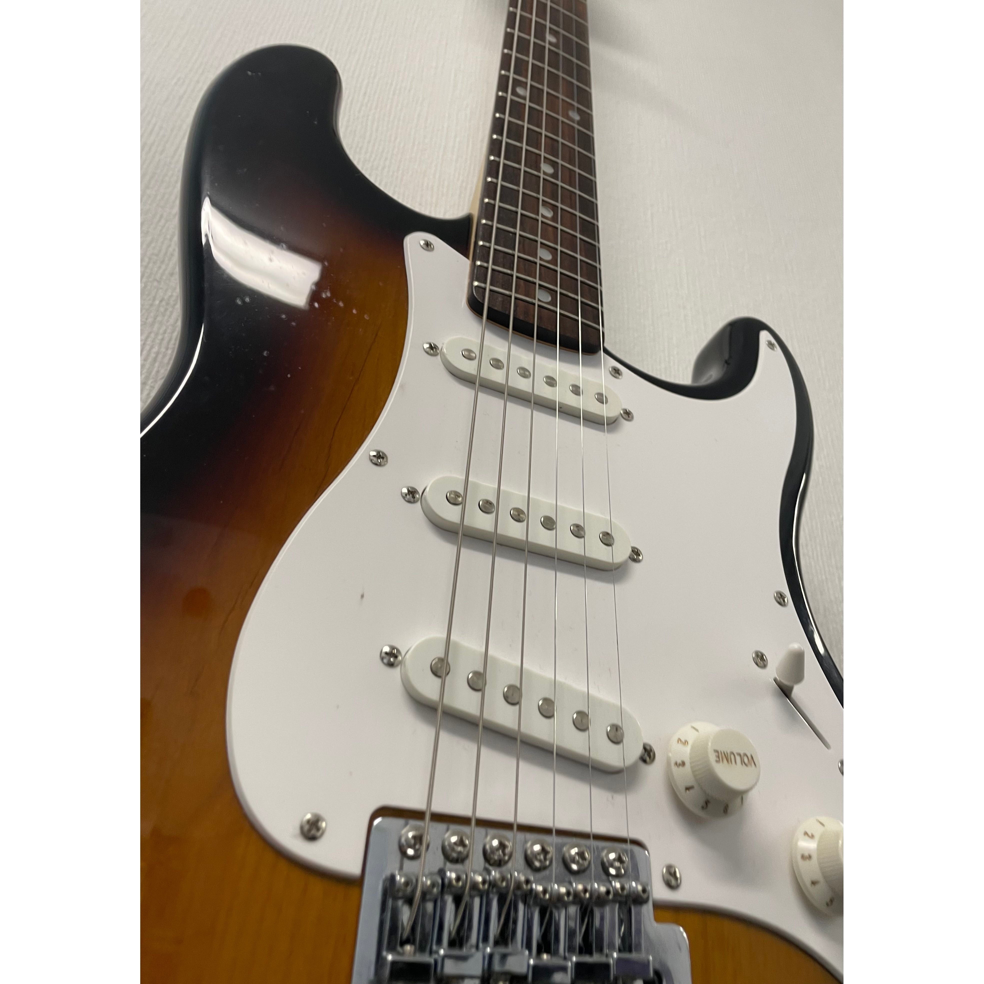 Squier Affinity Stratocaster Electric Guitar in 3 Tone Sunburst with Original Gigbag Pre-Owned