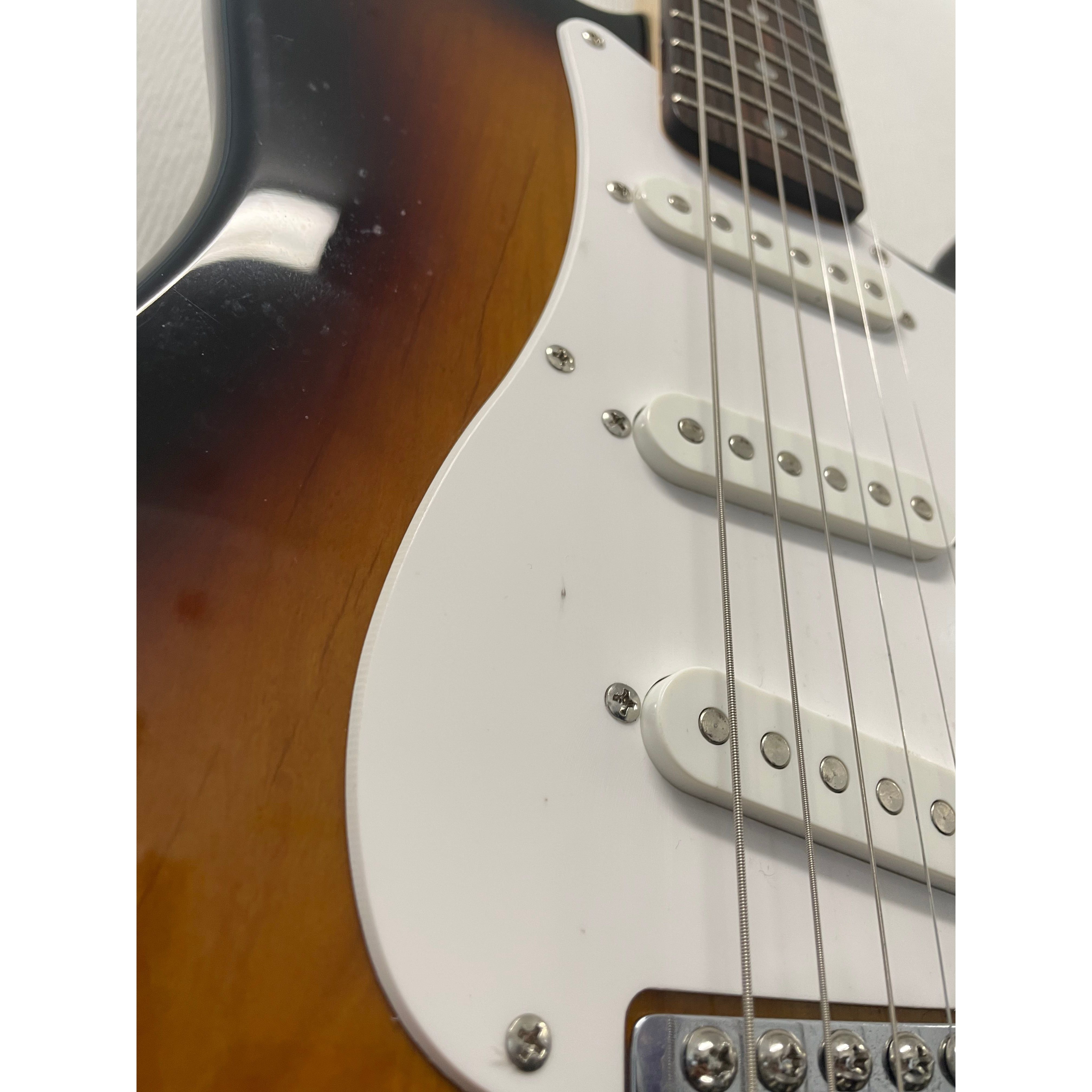 Squier Affinity Stratocaster Electric Guitar in 3 Tone Sunburst with Original Gigbag Pre-Owned