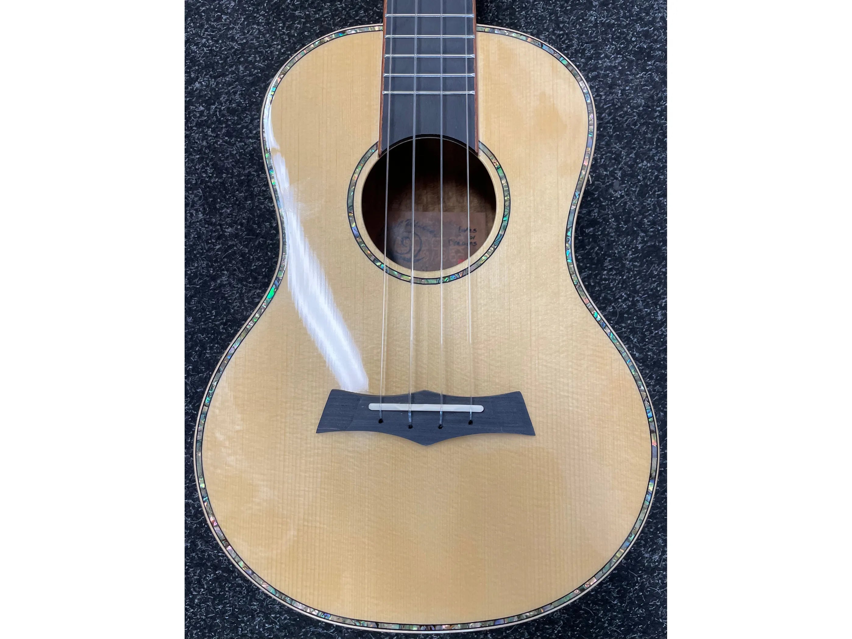 Snail Tenor Ukulele Solid Spruce Top BHC-5T