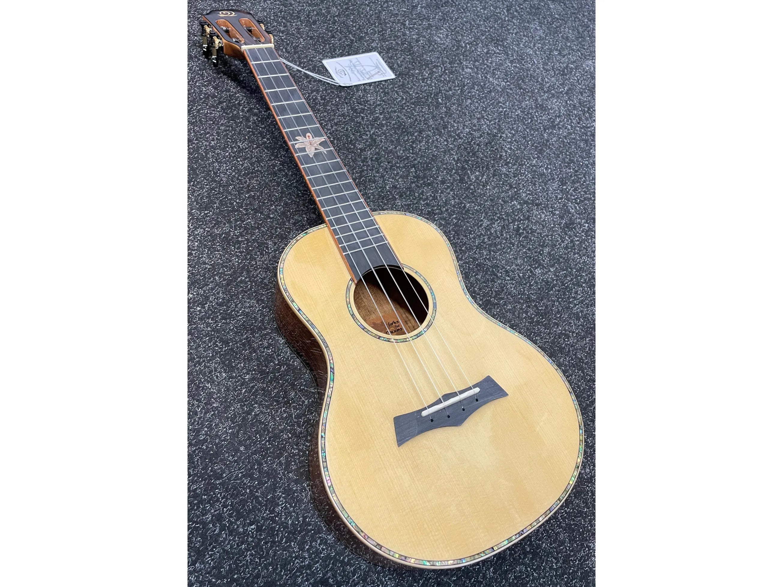 Snail Tenor Ukulele Solid Spruce Top BHC-5T