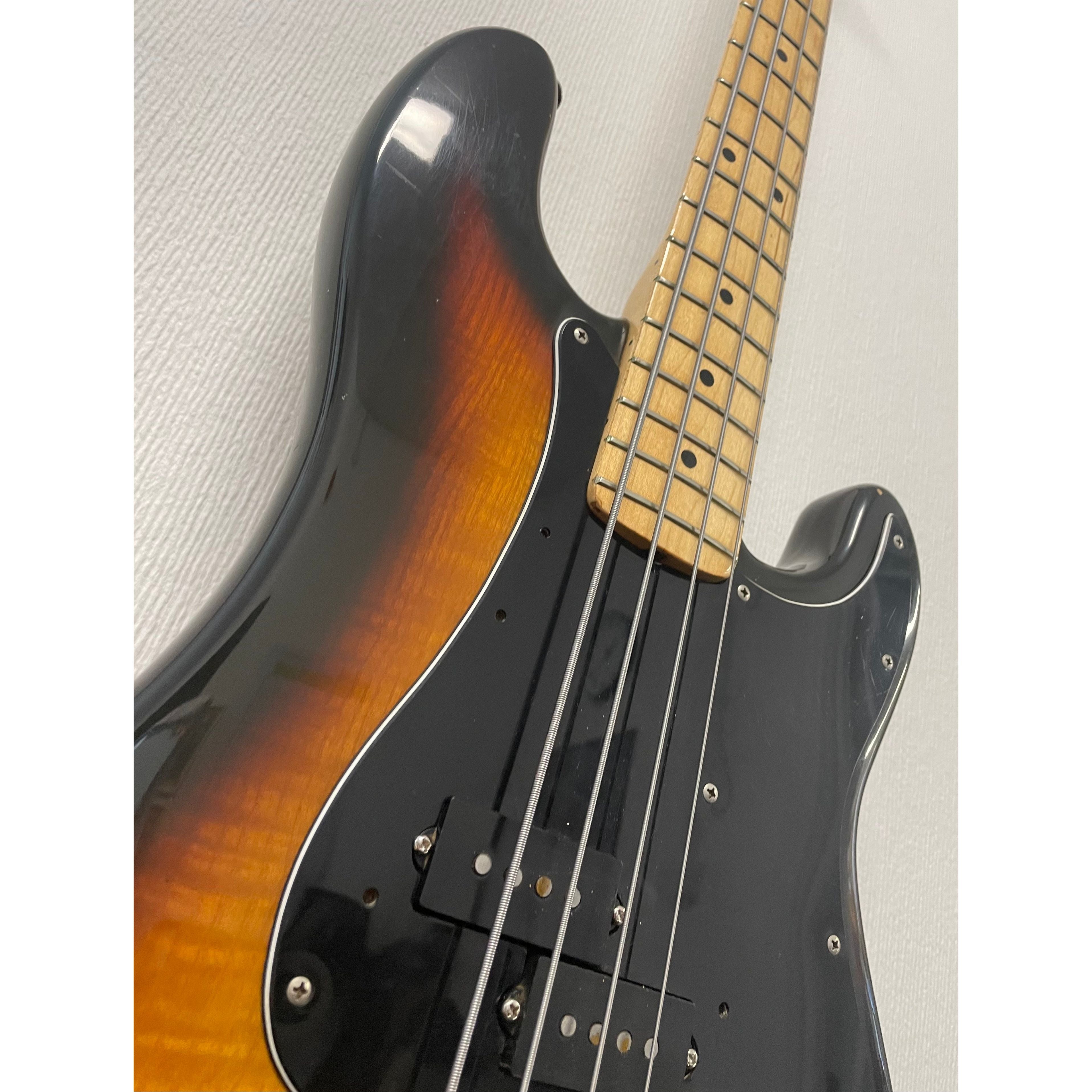 Fender USA Precision Bass 1979 in Sunburst with Hardcase Pre-Owned