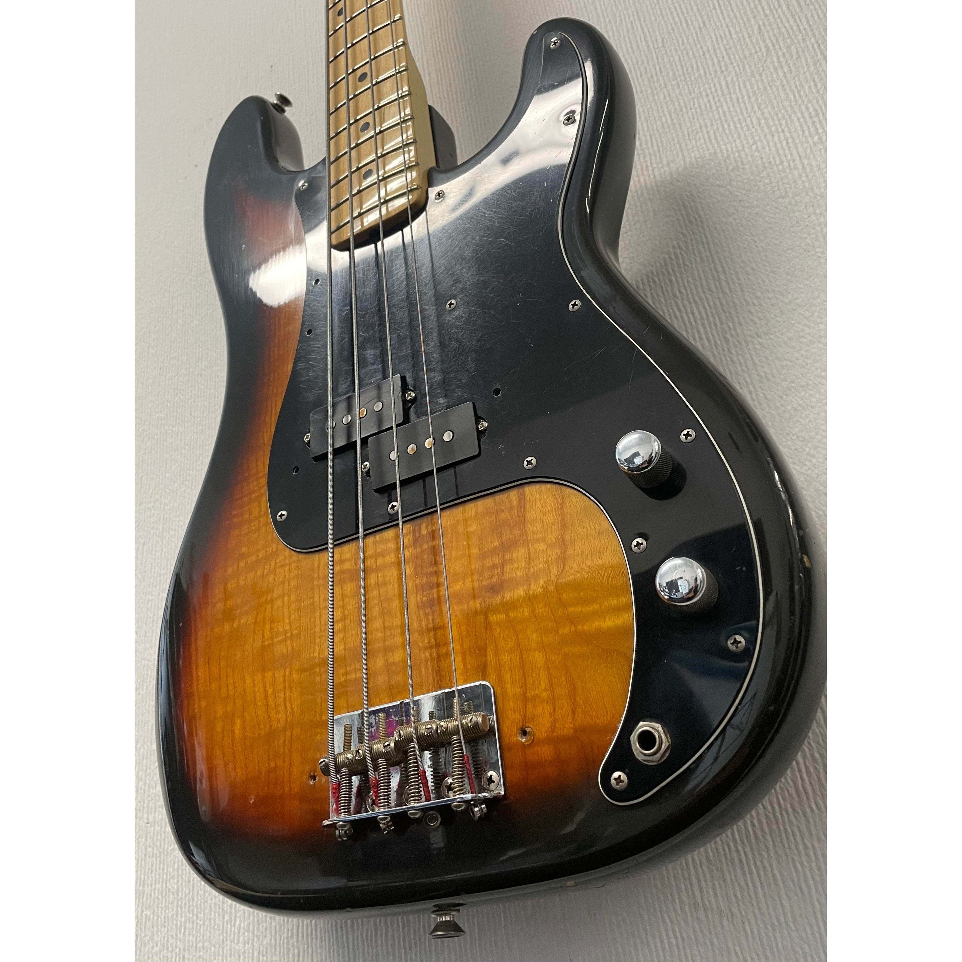 Fender USA Precision Bass 1979 in Sunburst with Hardcase Pre-Owned