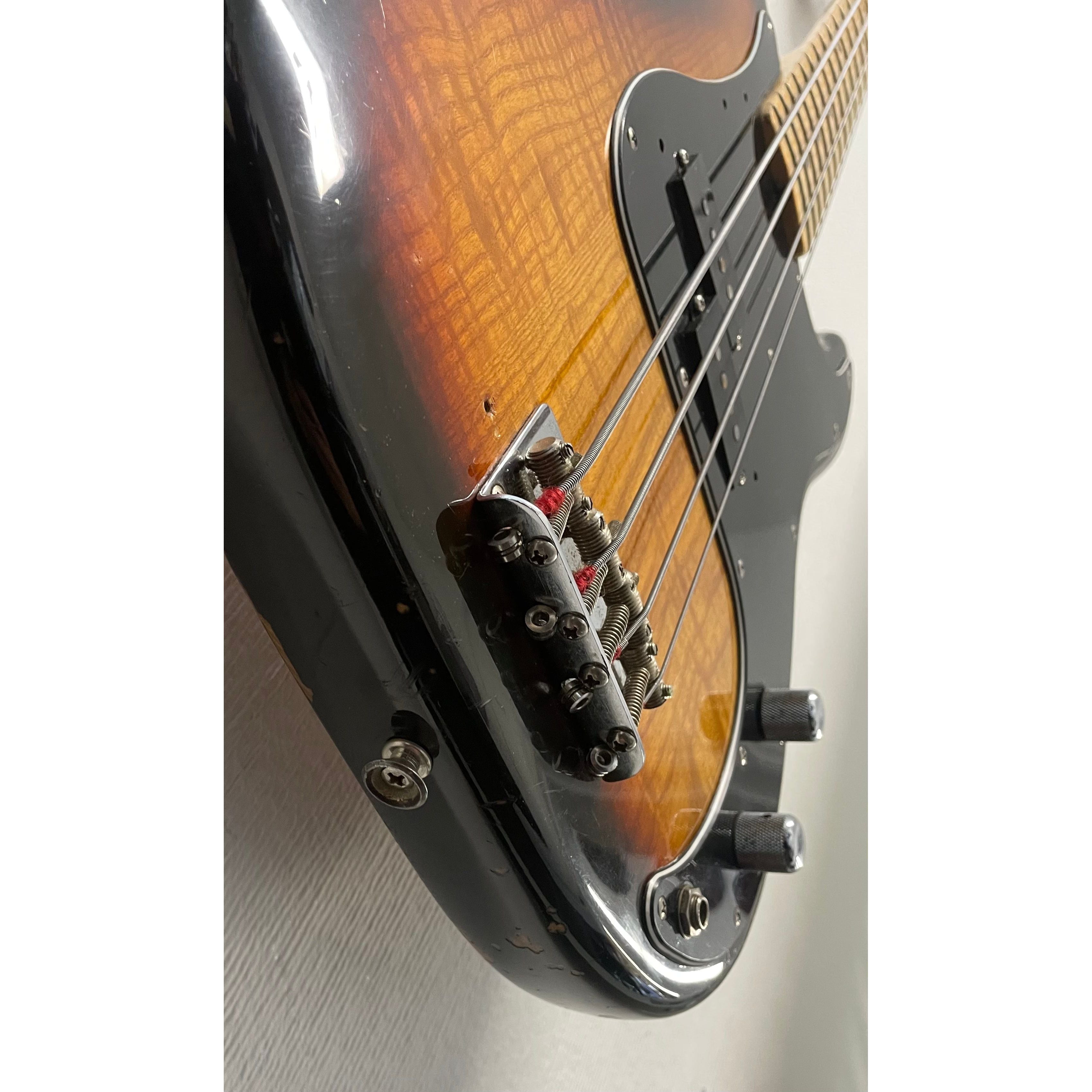 Fender USA Precision Bass 1979 in Sunburst with Hardcase Pre-Owned