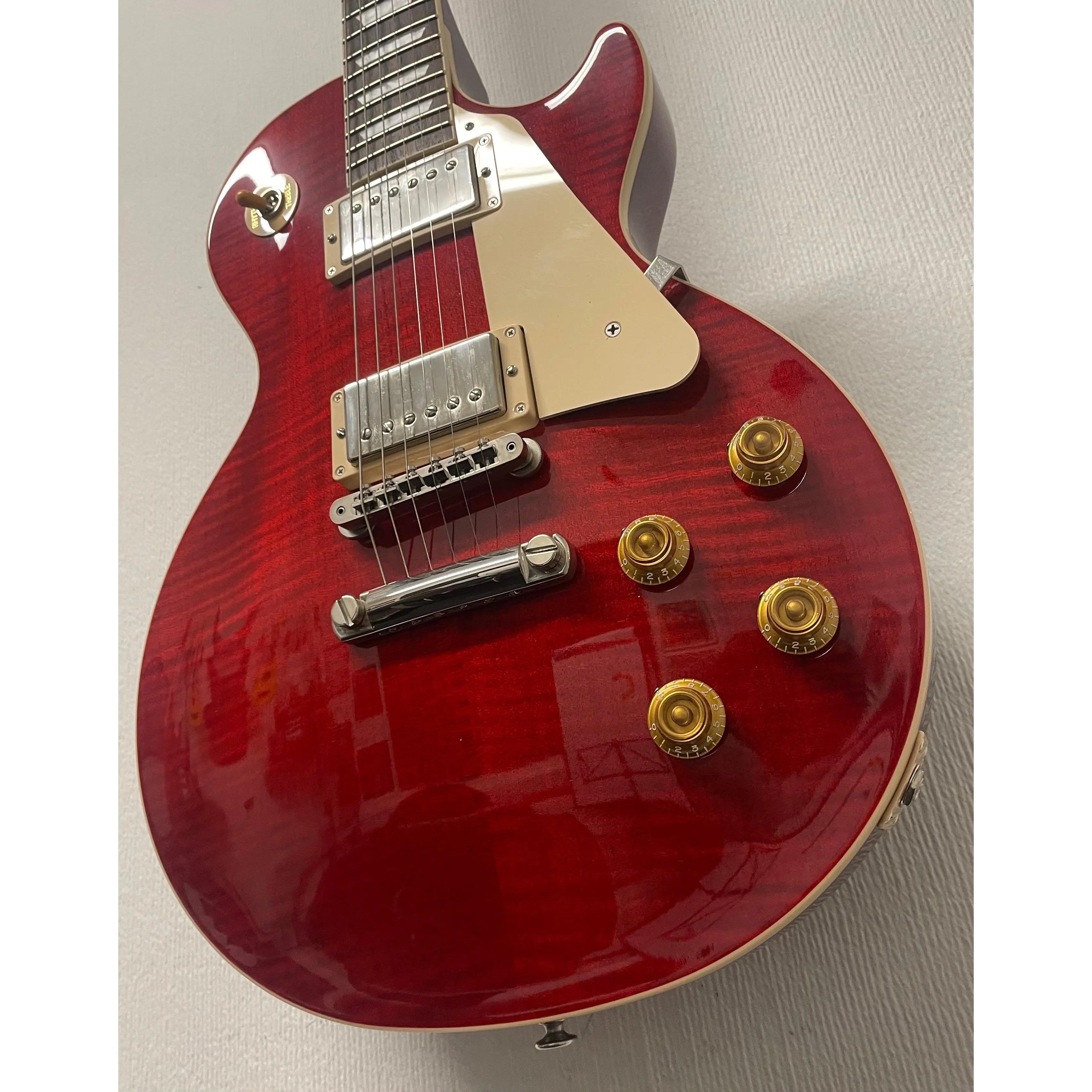 Gibson Les Paul Standard 50s Figured Top in Trans Cherry with Original Hardcase, Case Candy and Box