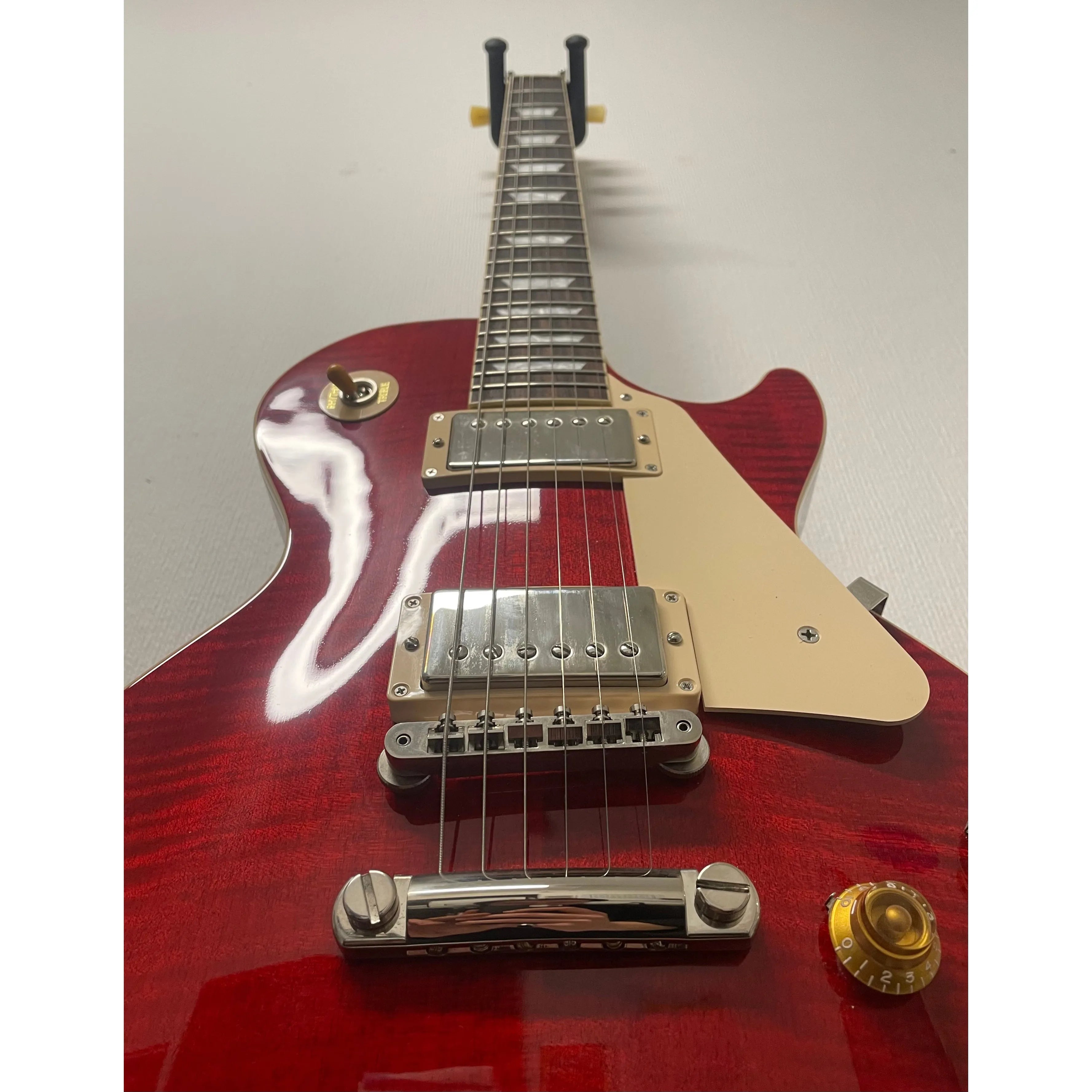Gibson Les Paul Standard 50s Figured Top in Trans Cherry with Original Hardcase, Case Candy and Box