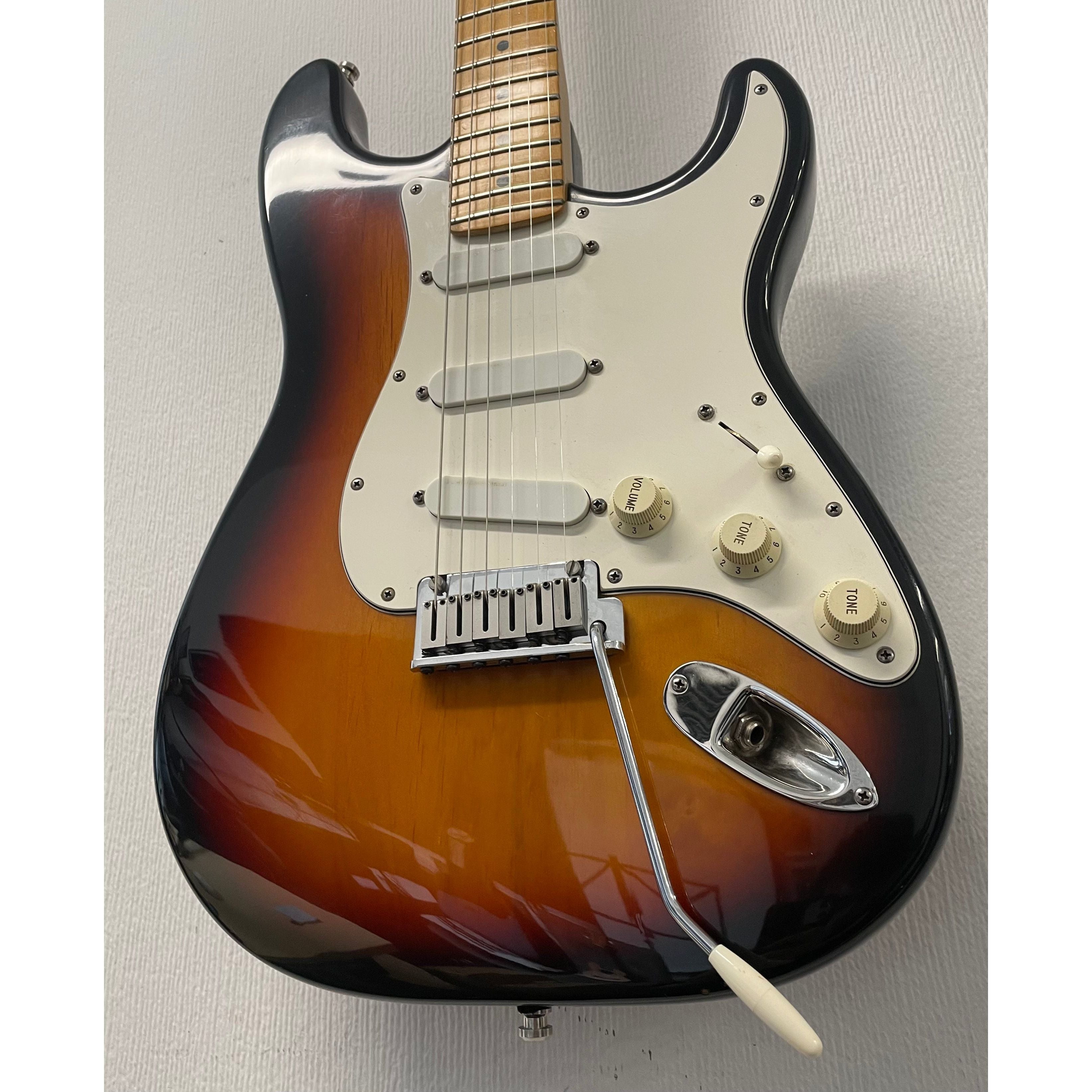 Fender USA Stratocaster 1989 in 3 Tone Sunburst with Fender Lace Sensor Pickups and Hardcase Pre-Owned
