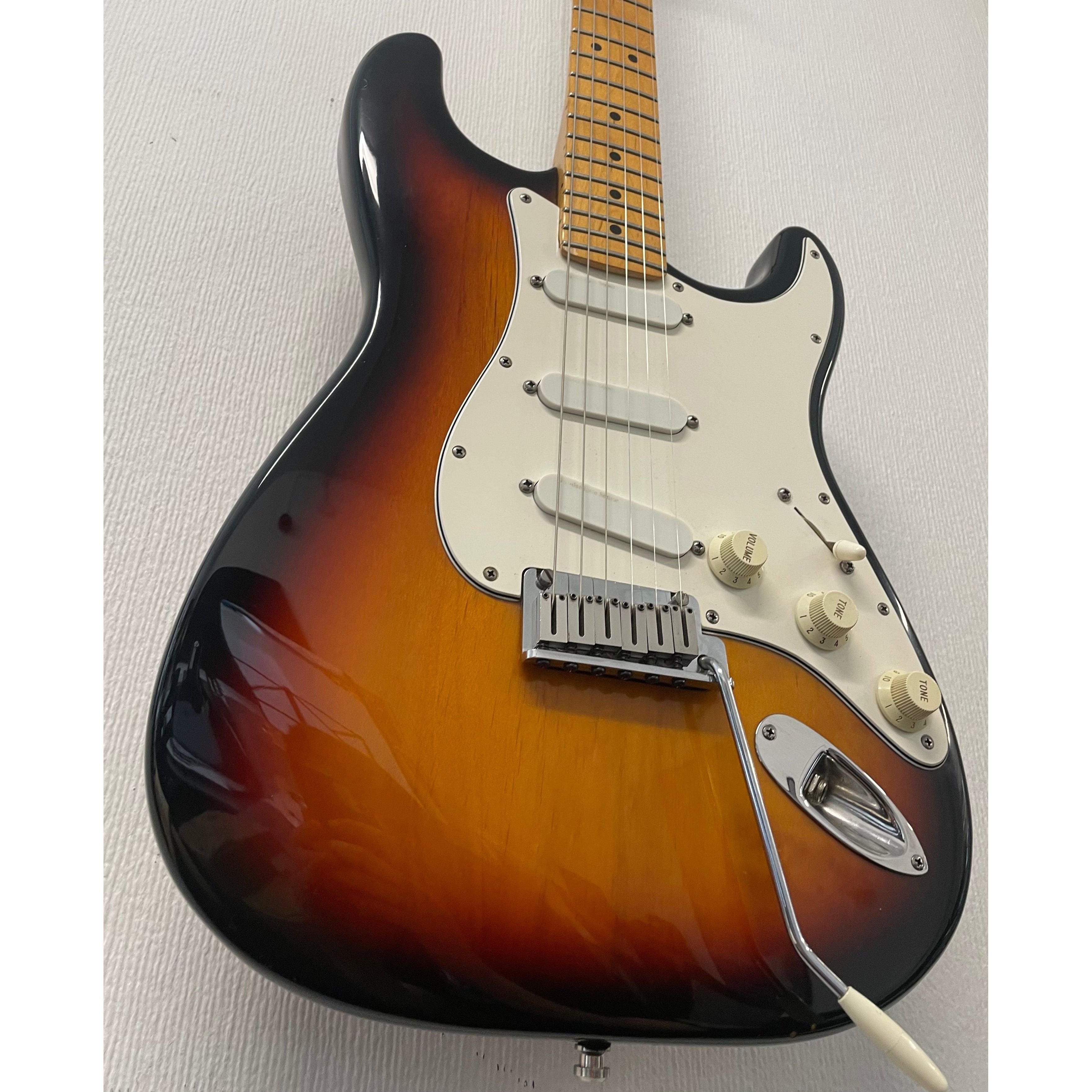 Fender USA Stratocaster 1989 in 3 Tone Sunburst with Fender Lace Sensor Pickups and Hardcase Pre-Owned