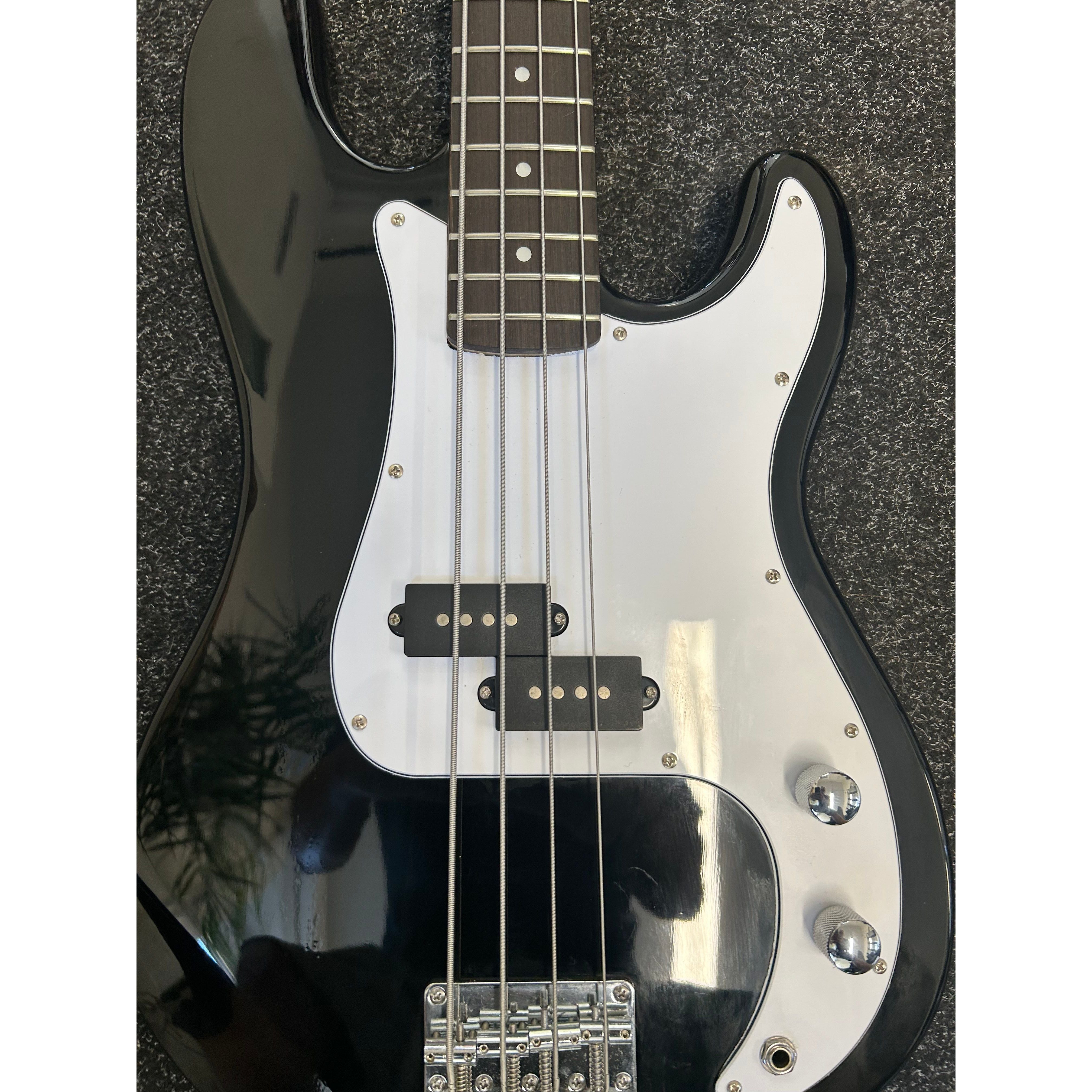 Gear4Music P-Style Precision Bass Guitar in Gloss Black Pre-Owned