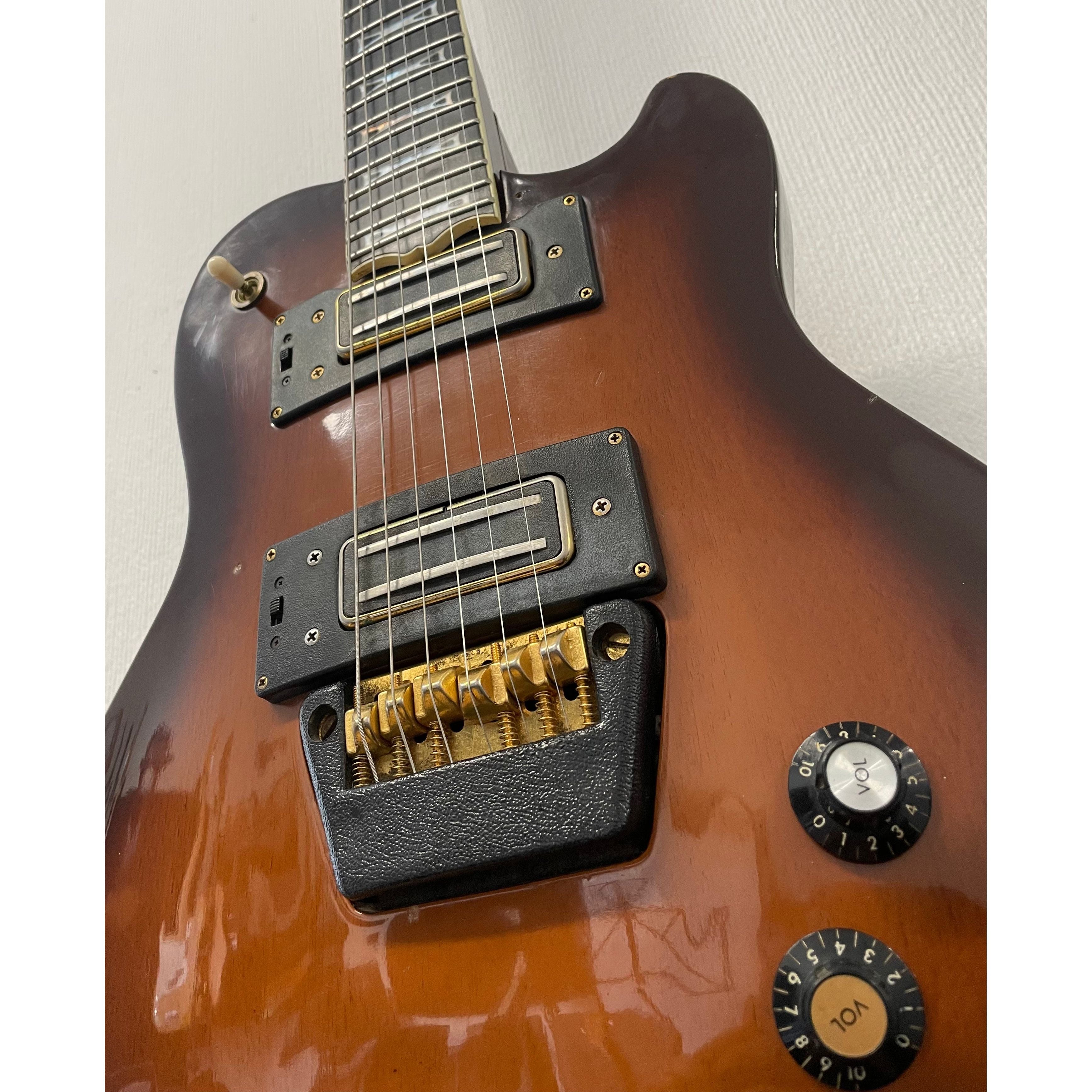 Ovation Ultra Kamen II (UK II) in Sunburst with Original Hardcase Pre-Owned