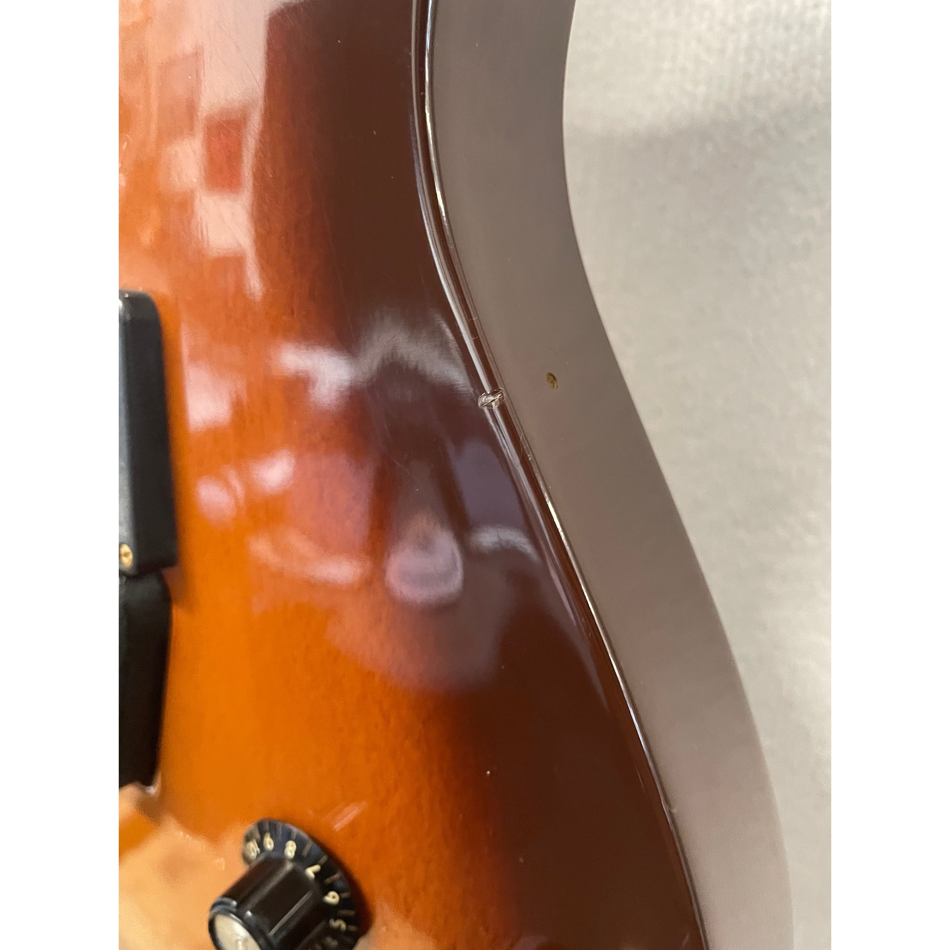 Ovation Ultra Kamen II (UK II) in Sunburst with Original Hardcase Pre-Owned