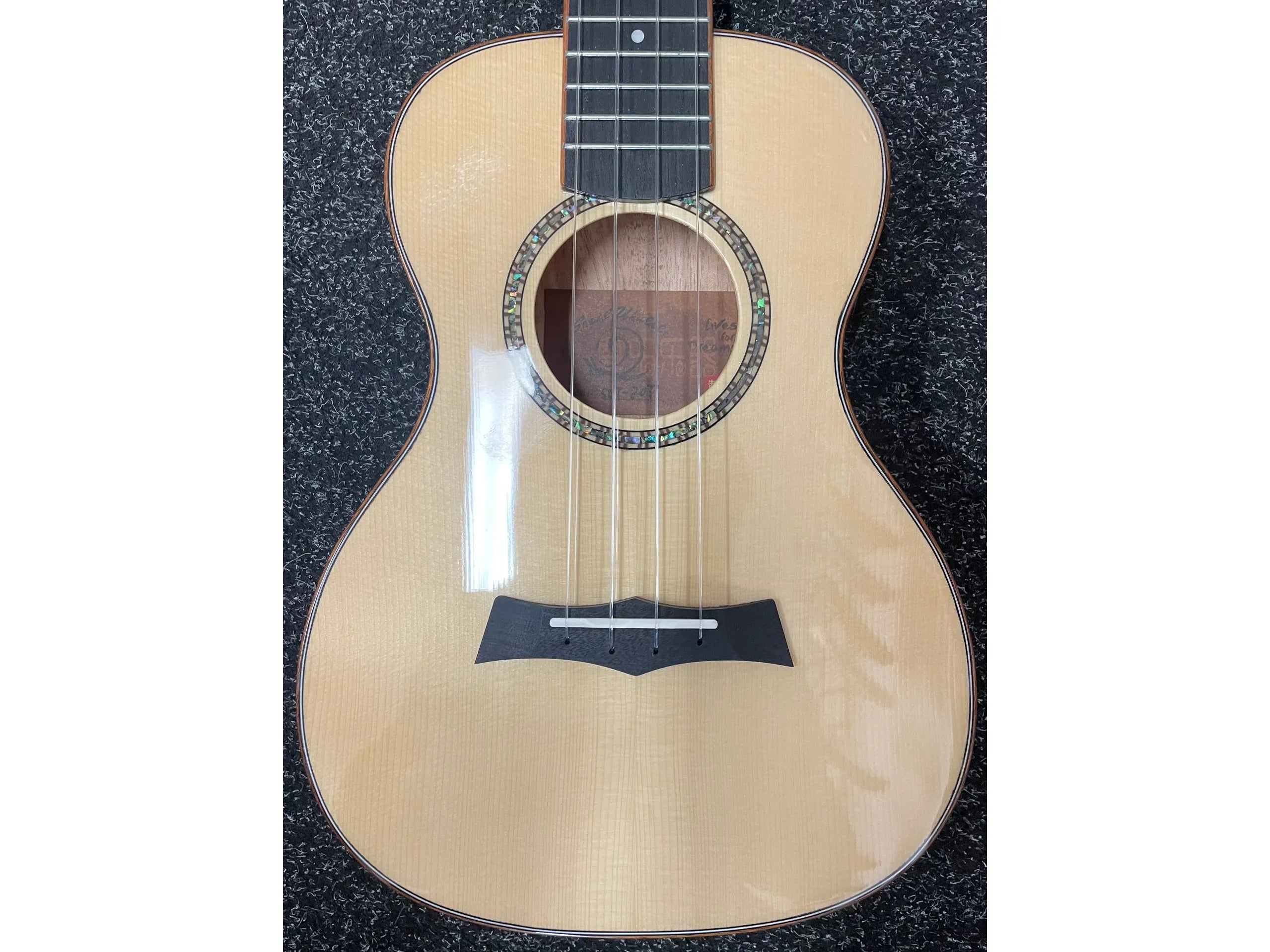 Snail Slimline Tenor Ukulele Solid Spruce Top STU-20T