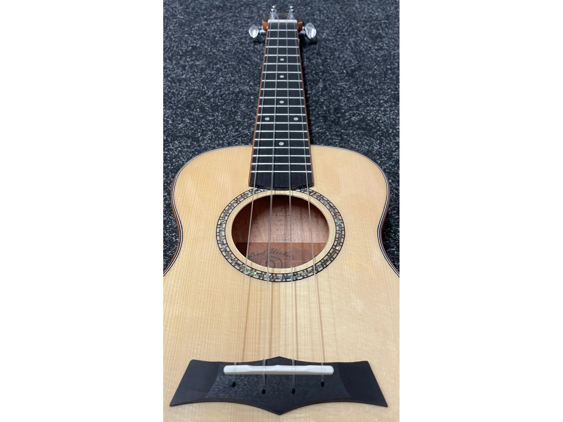 Snail Slimline Tenor Ukulele Solid Spruce Top STU-20T