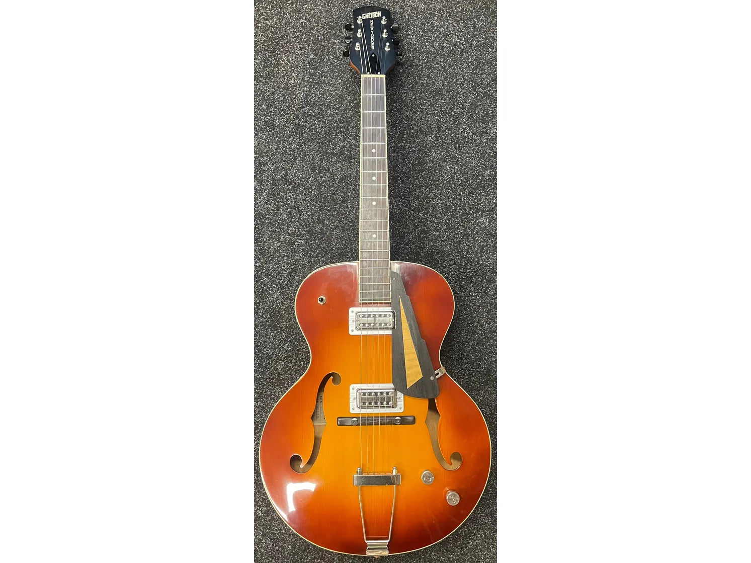 Gretsch G9555 New Yorker Archtop Guitar Modified with Pickups Includes Gigbag Pre-Owned