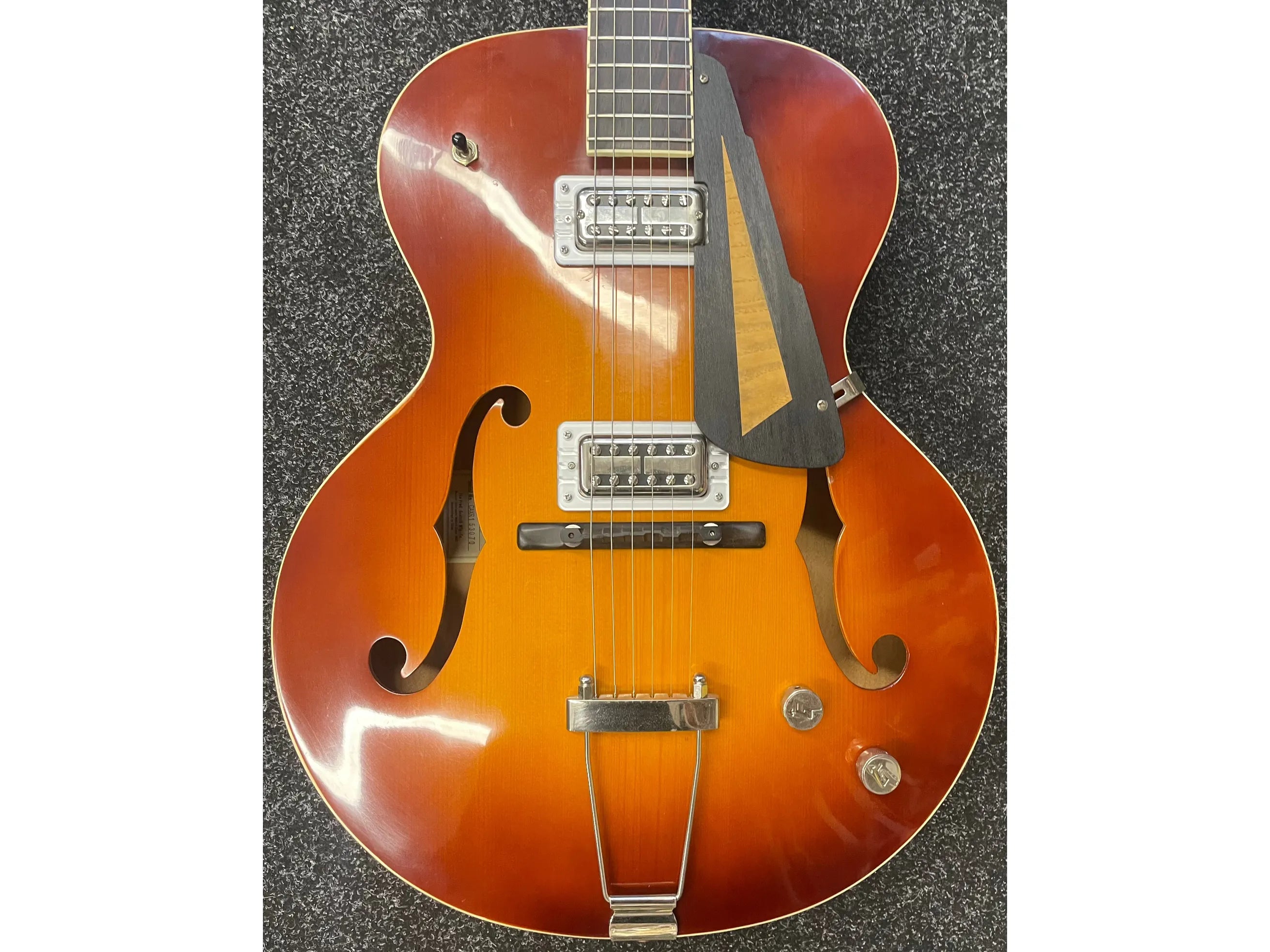 Gretsch G9555 New Yorker Archtop Guitar Modified with Pickups Includes Gigbag Pre-Owned