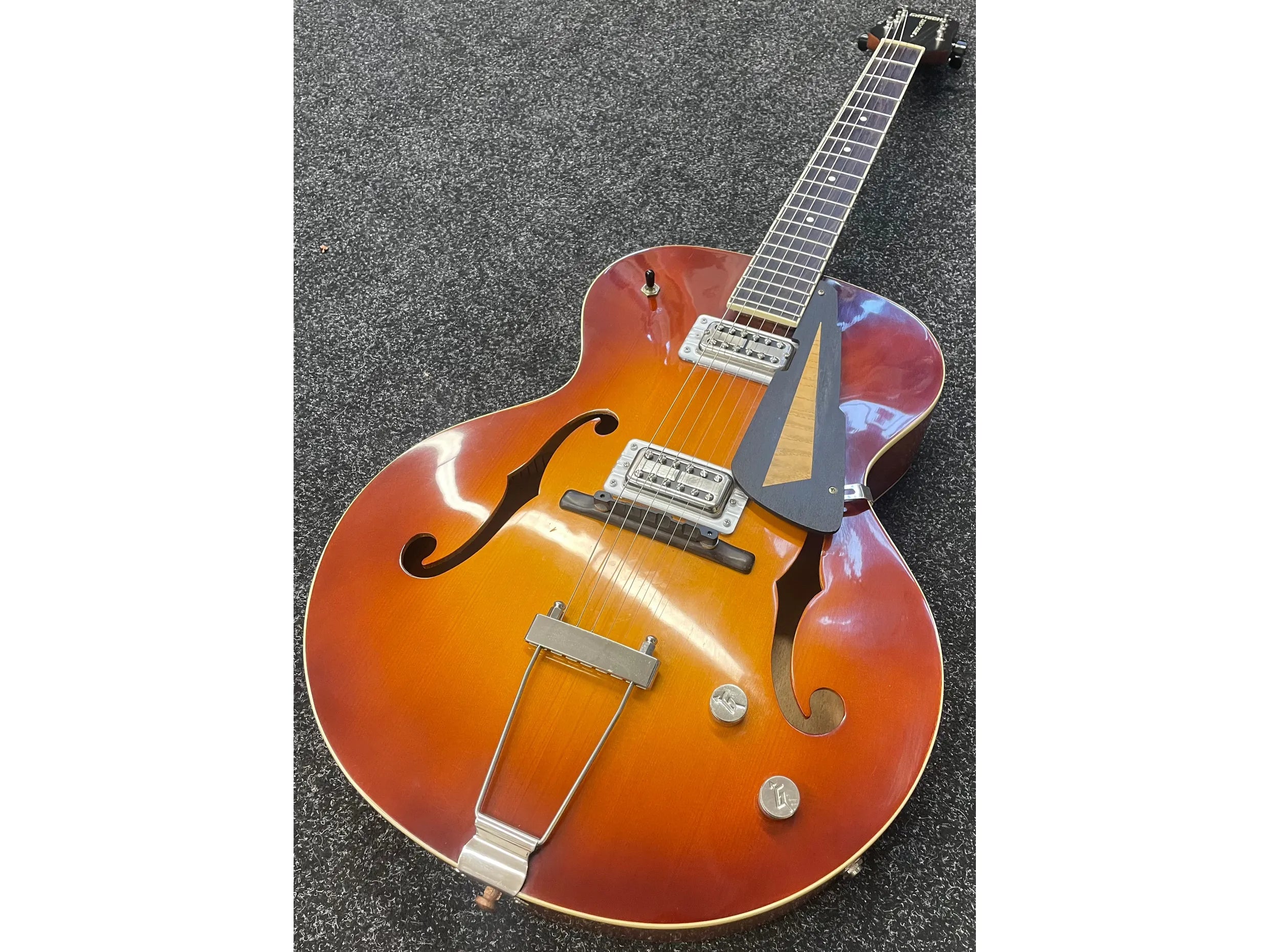 Gretsch G9555 New Yorker Archtop Guitar Modified with Pickups Includes Gigbag Pre-Owned