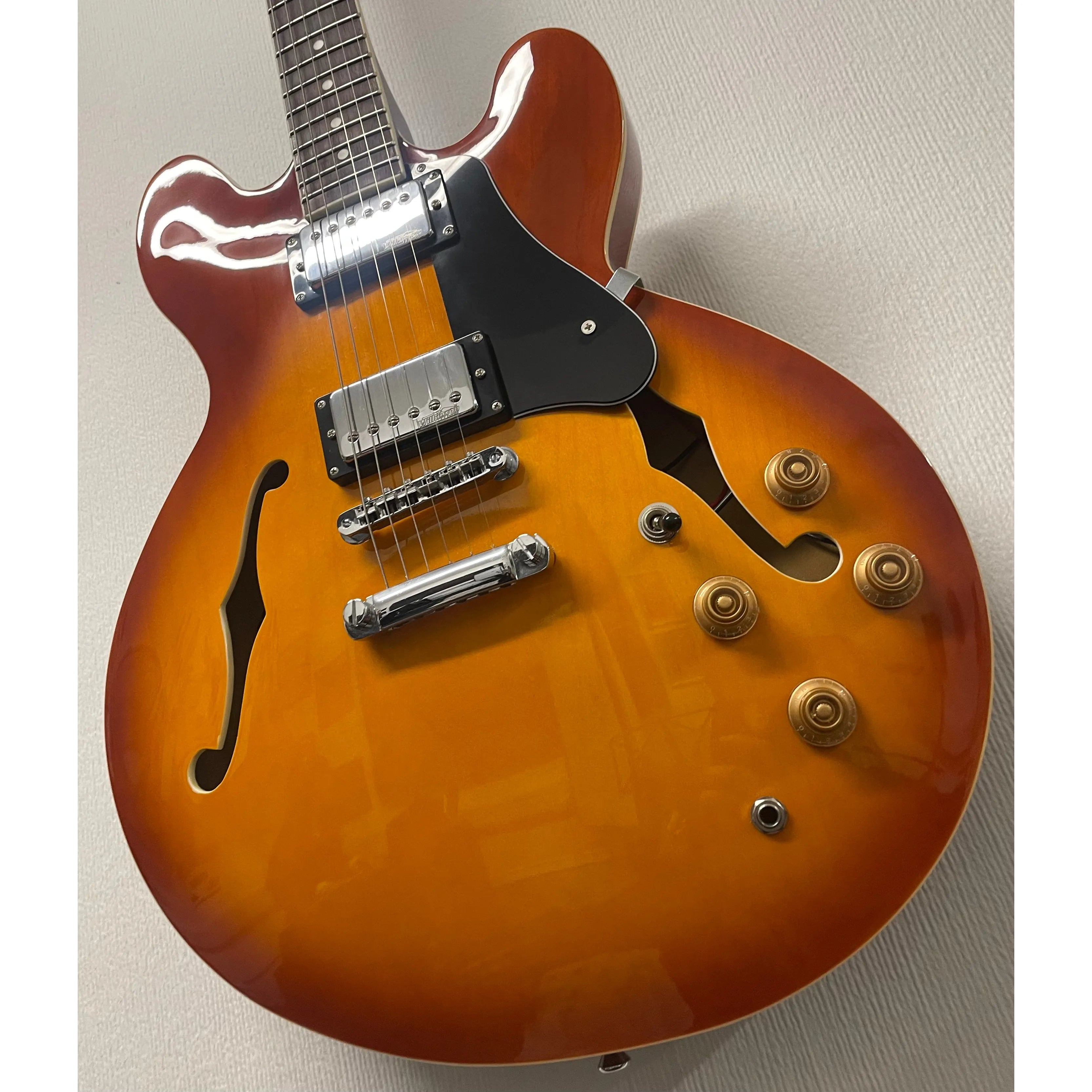 Vintage Hollowbody Electric Guitar VSA500 in Honeyburst Pre-Owned