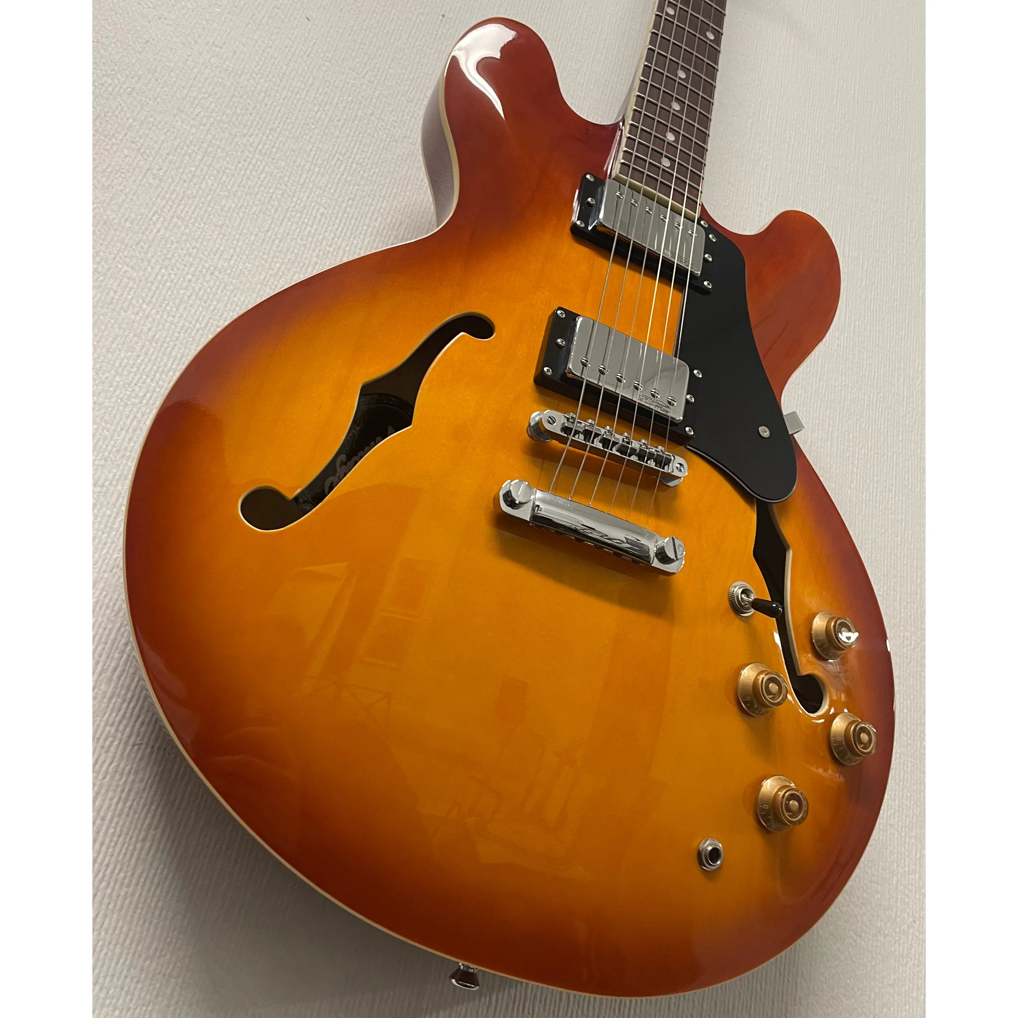 Vintage Hollowbody Electric Guitar VSA500 in Honeyburst Pre-Owned