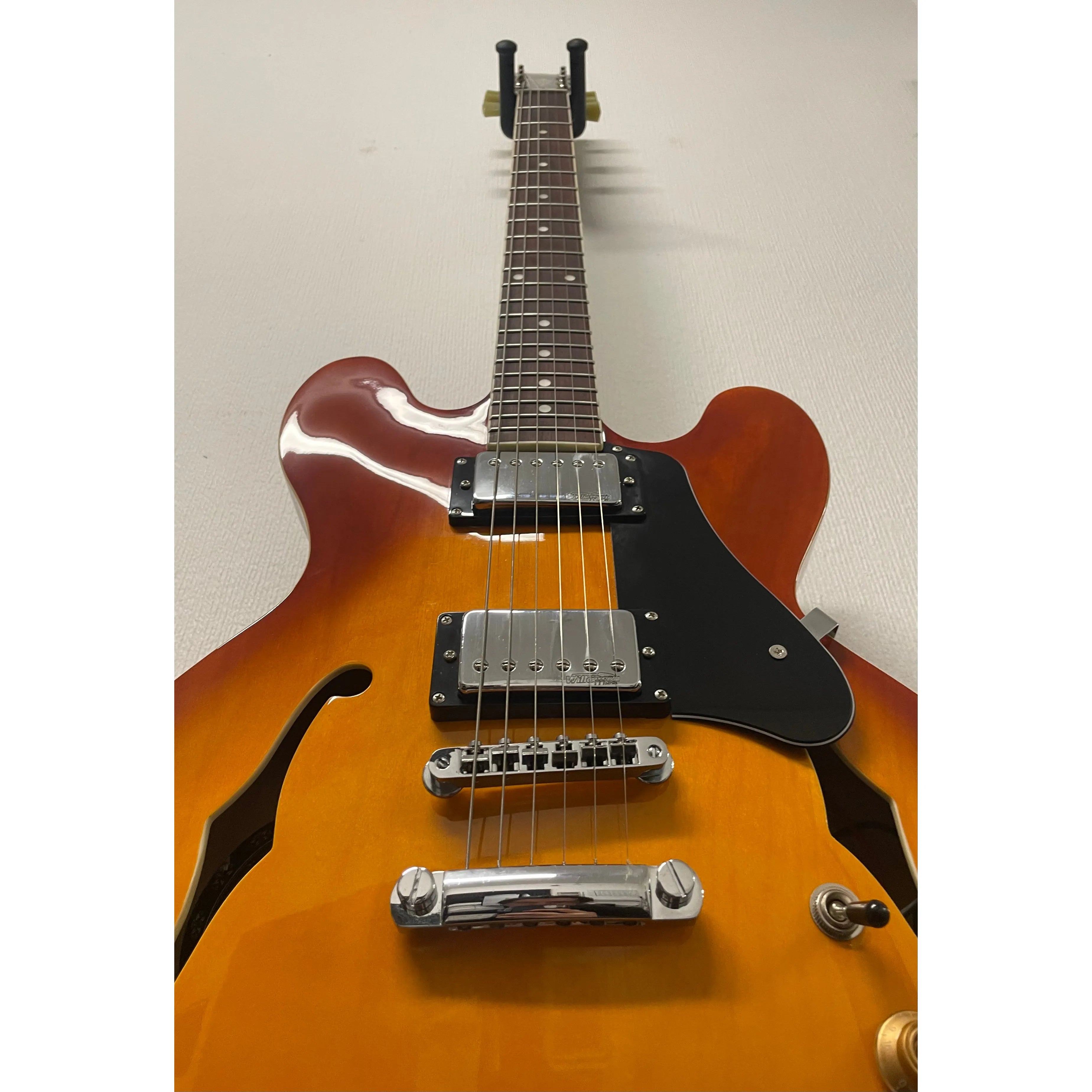 Vintage Hollowbody Electric Guitar VSA500 in Honeyburst Pre-Owned