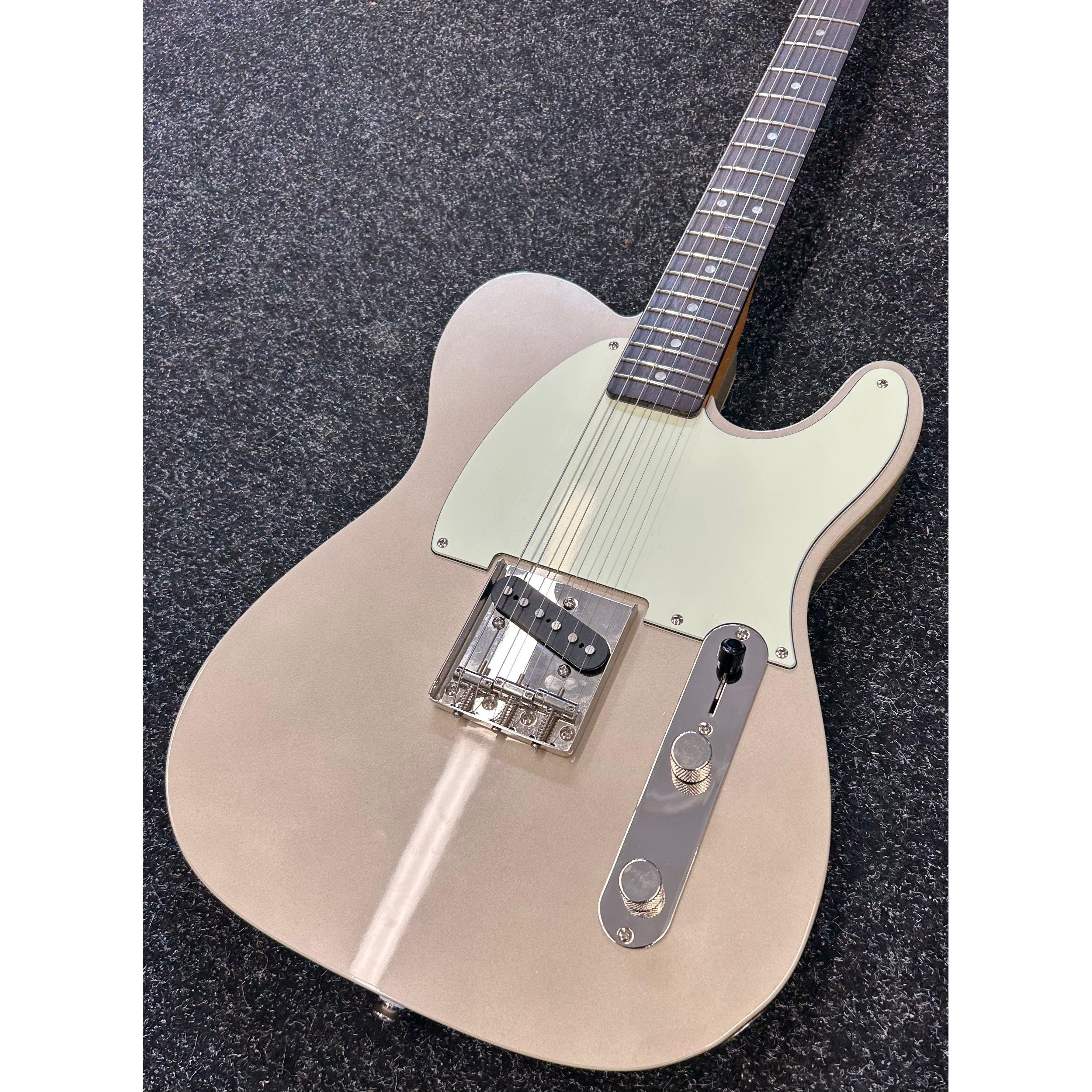 Squier FSR Classic Vibe '60s Custom Esquire, Shoreline Gold Pre-Owned