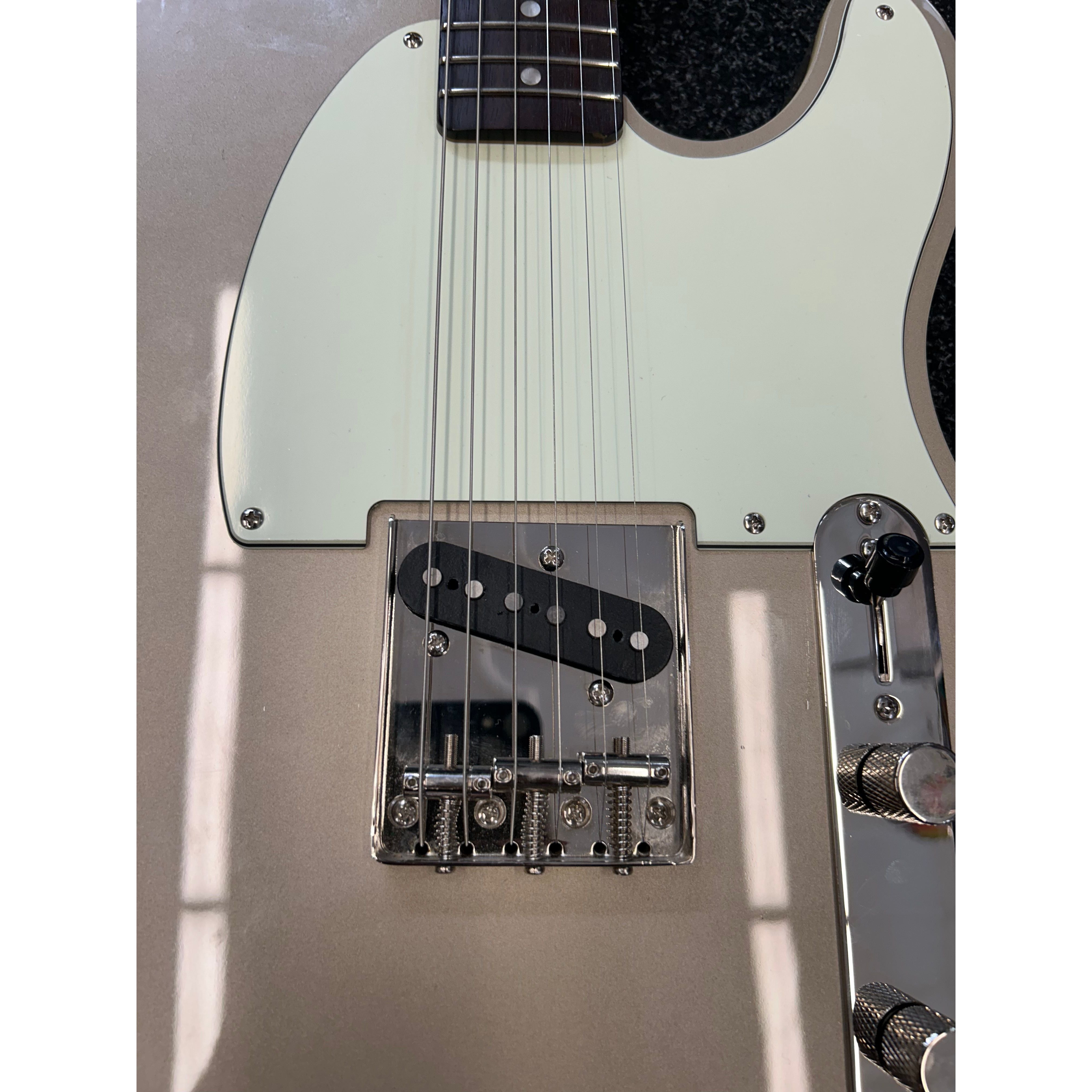 Squier FSR Classic Vibe '60s Custom Esquire, Shoreline Gold Pre-Owned