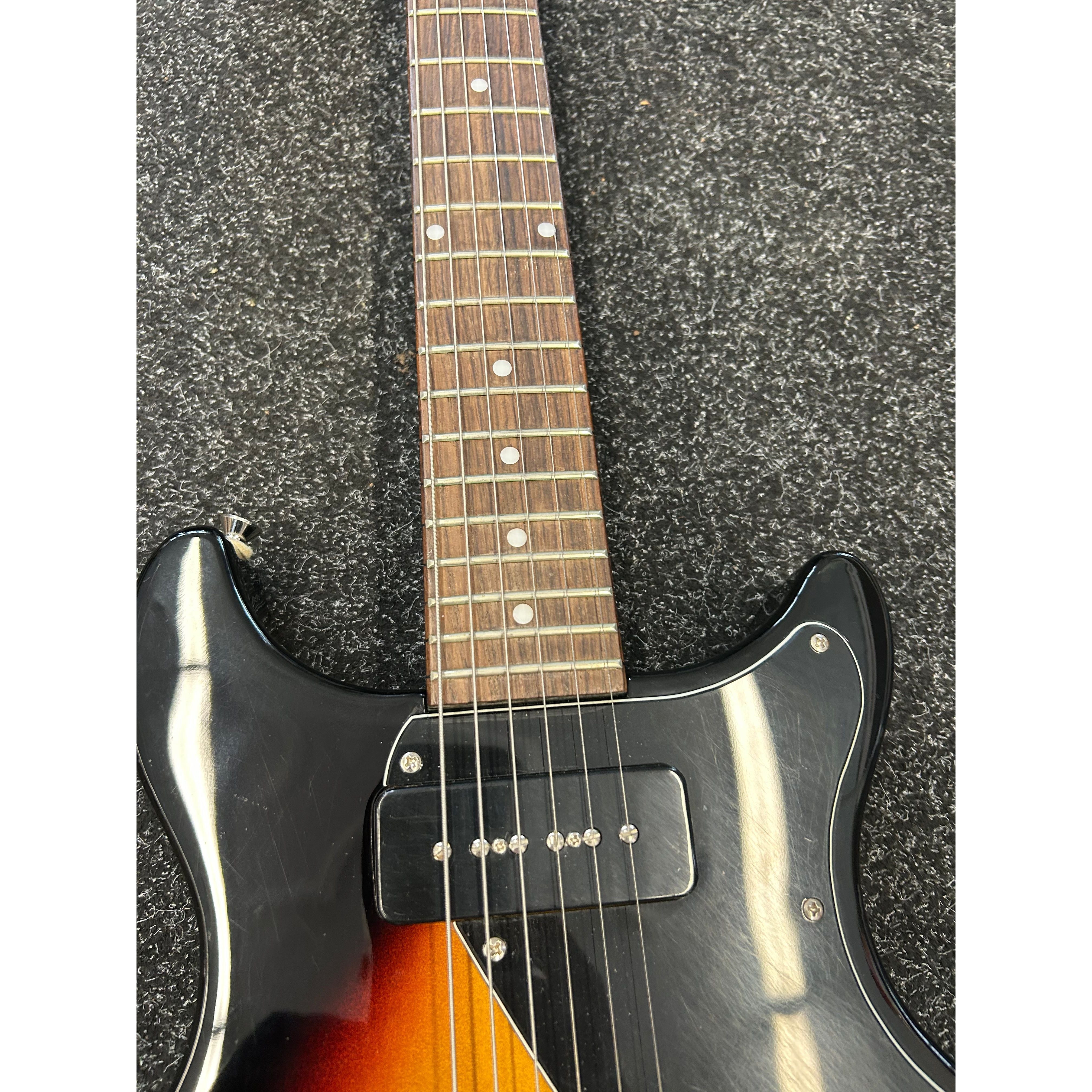 Cruiser by Crafter DC LJ550 Double Cut LP-Style Electric Guitar with P90’s in Sunburst Pre-Owned