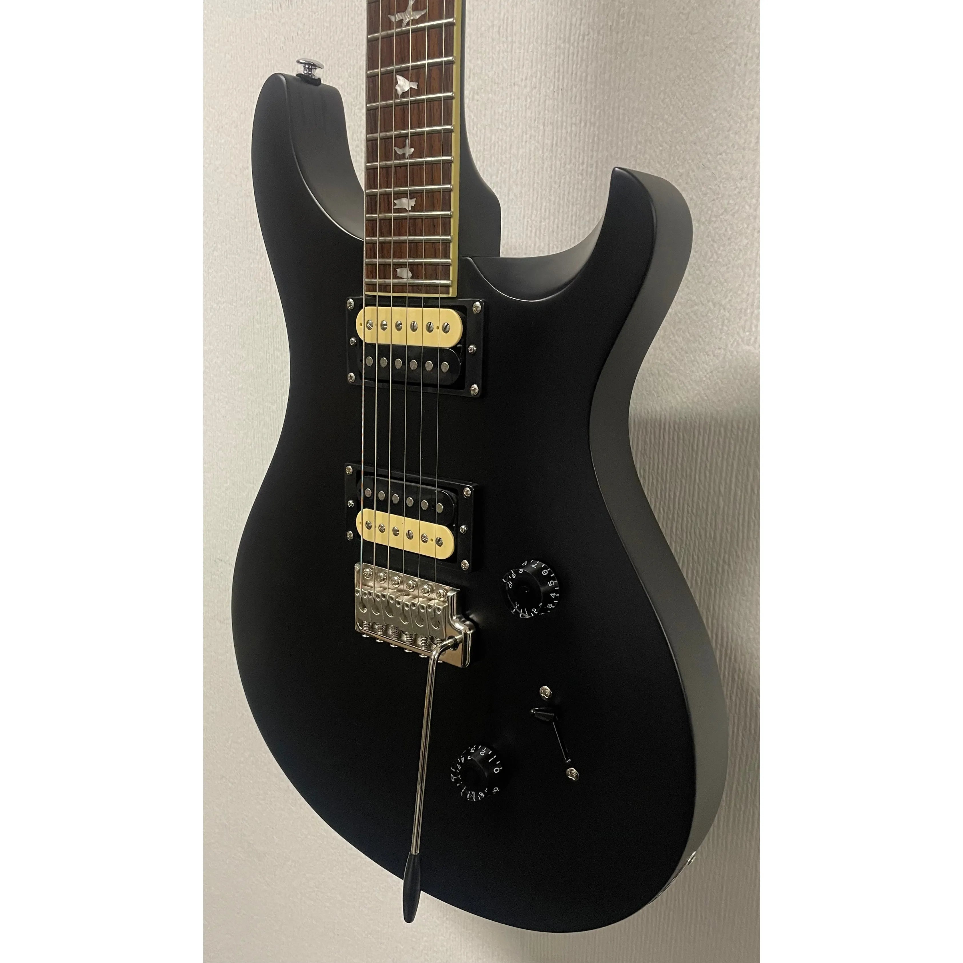 PRS Standard SE 24 Electric Guitar in Black Pre-Owned