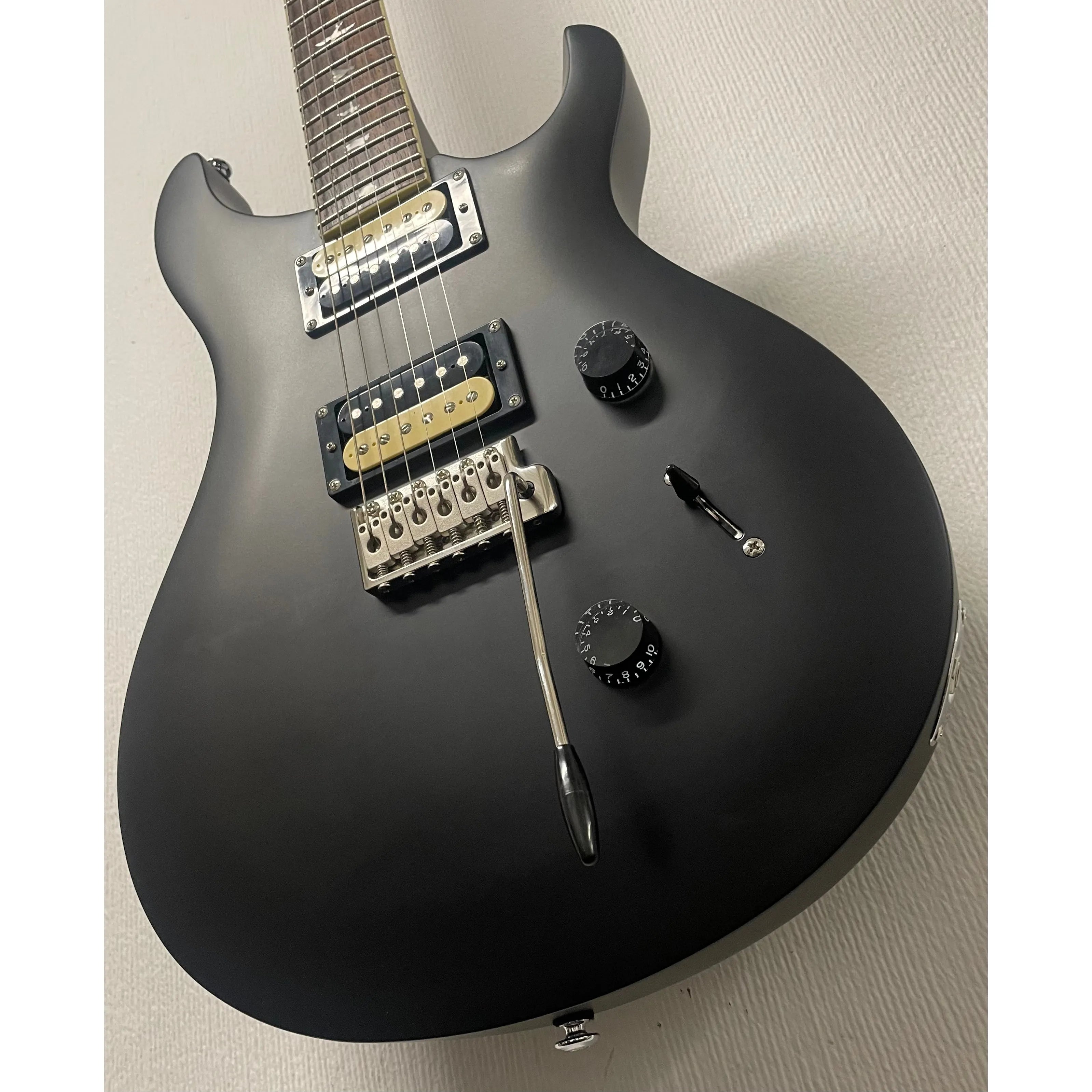 PRS Standard SE 24 Electric Guitar in Black Pre-Owned