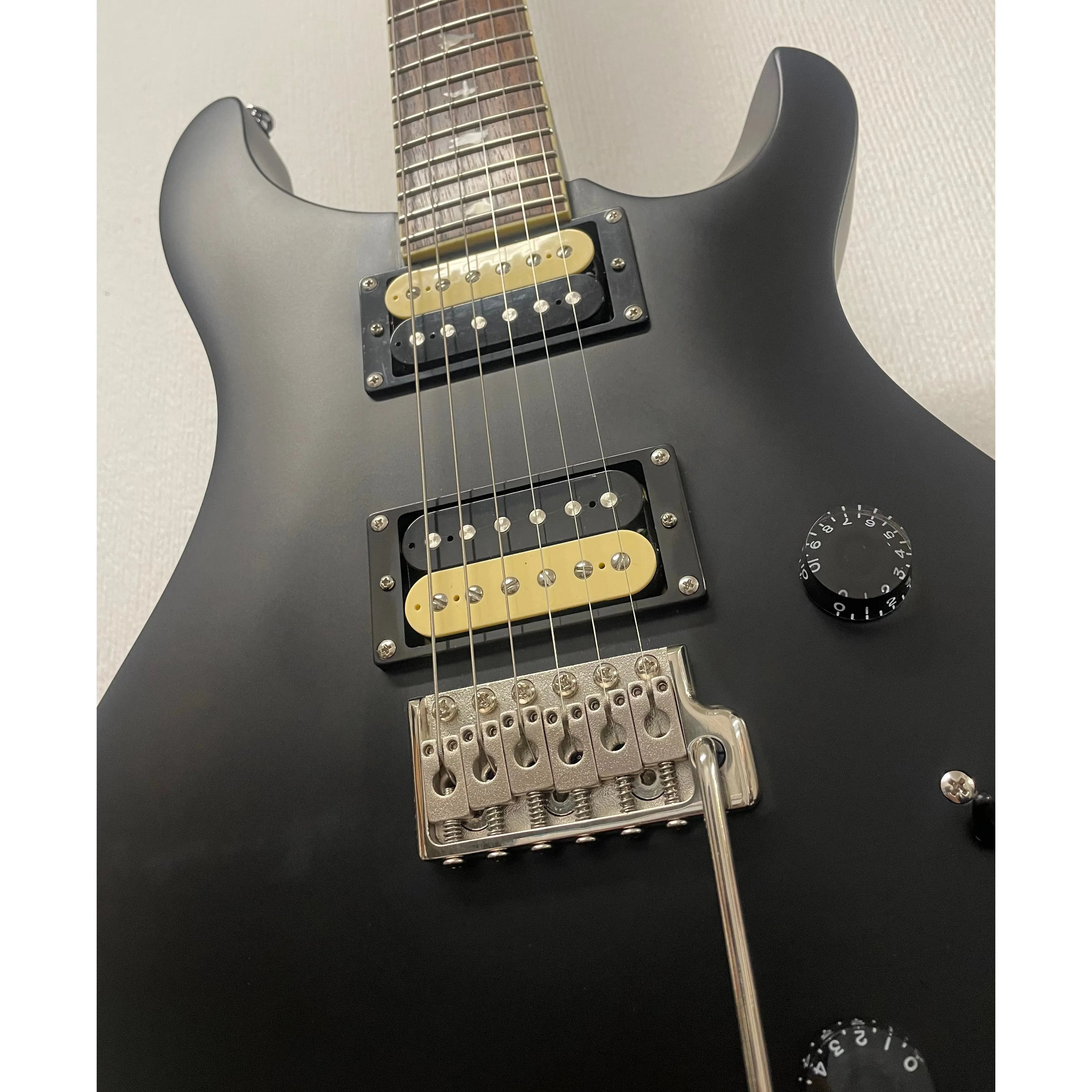 PRS Standard SE 24 Electric Guitar in Black Pre-Owned