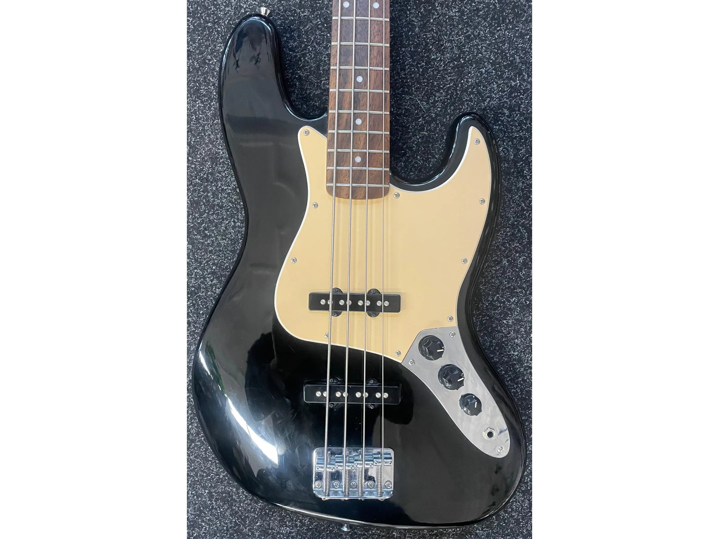 Squier Affinity Jazz Bass Guitar in Black Pre-Owned