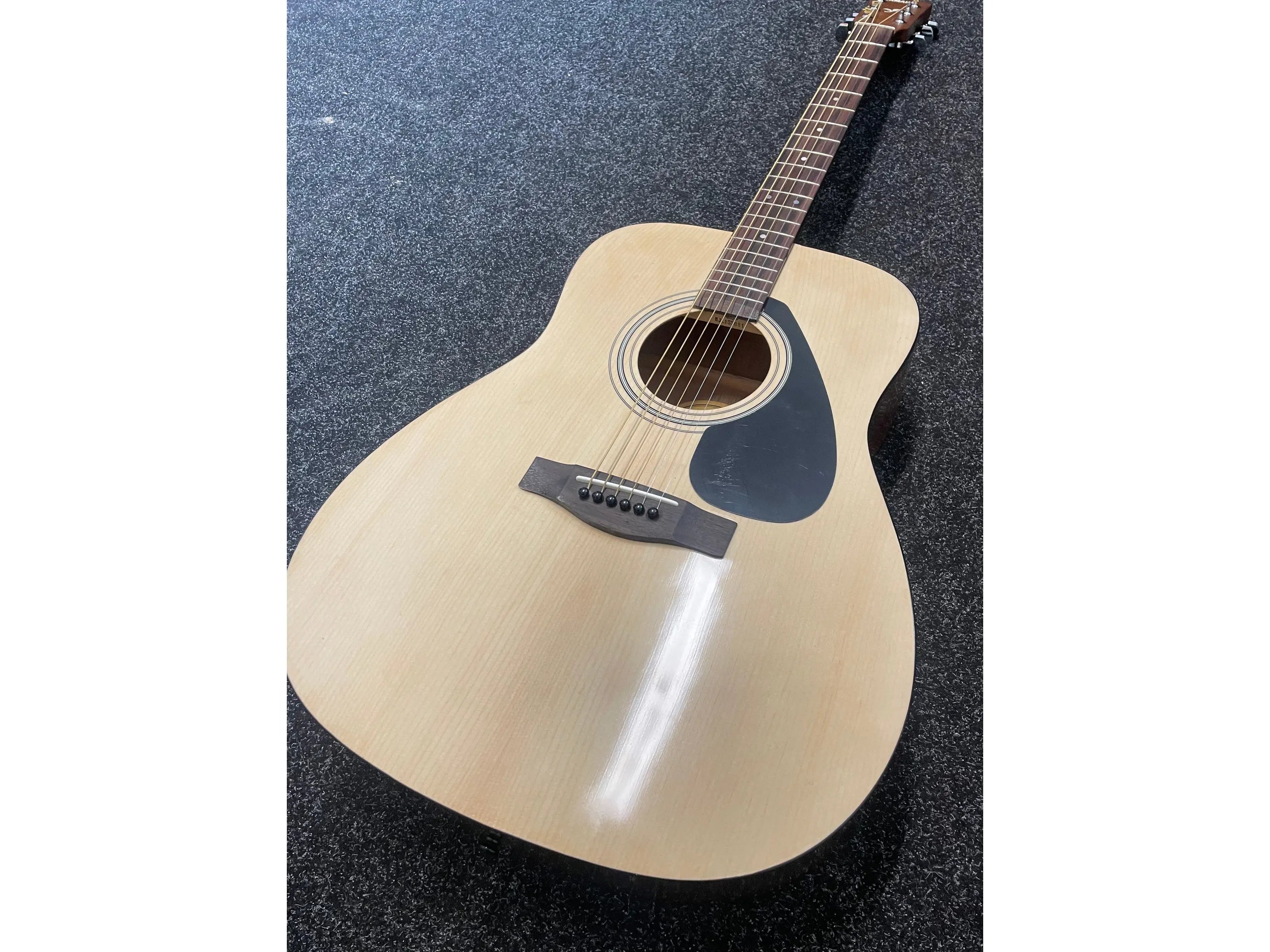 Yamaha F310 Acoustic Guitar in Natural - Pre-Owned