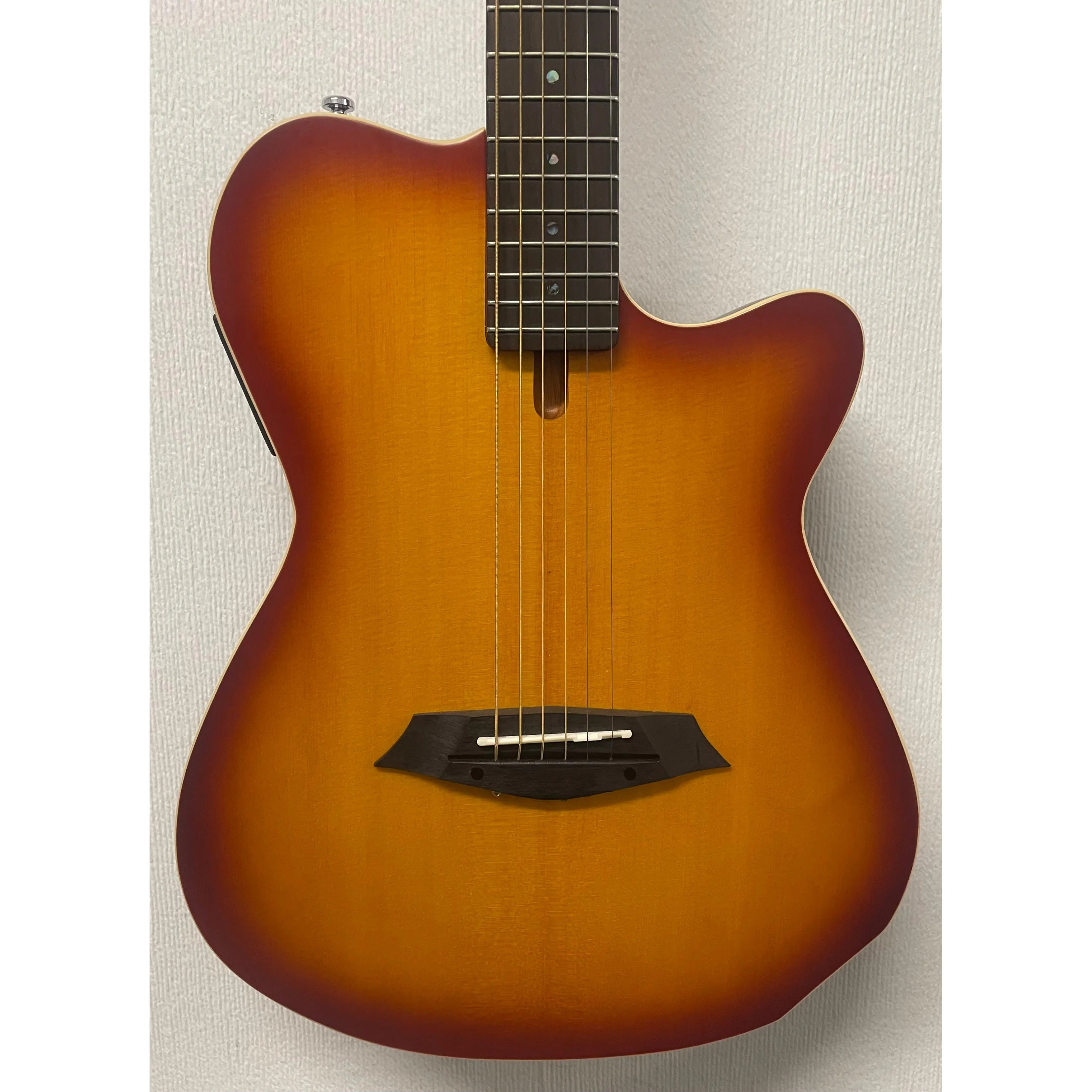 Larry Carlton G5A Acousticaster Hybrid Guitar in Tobacco Sunburst Pre-Owned