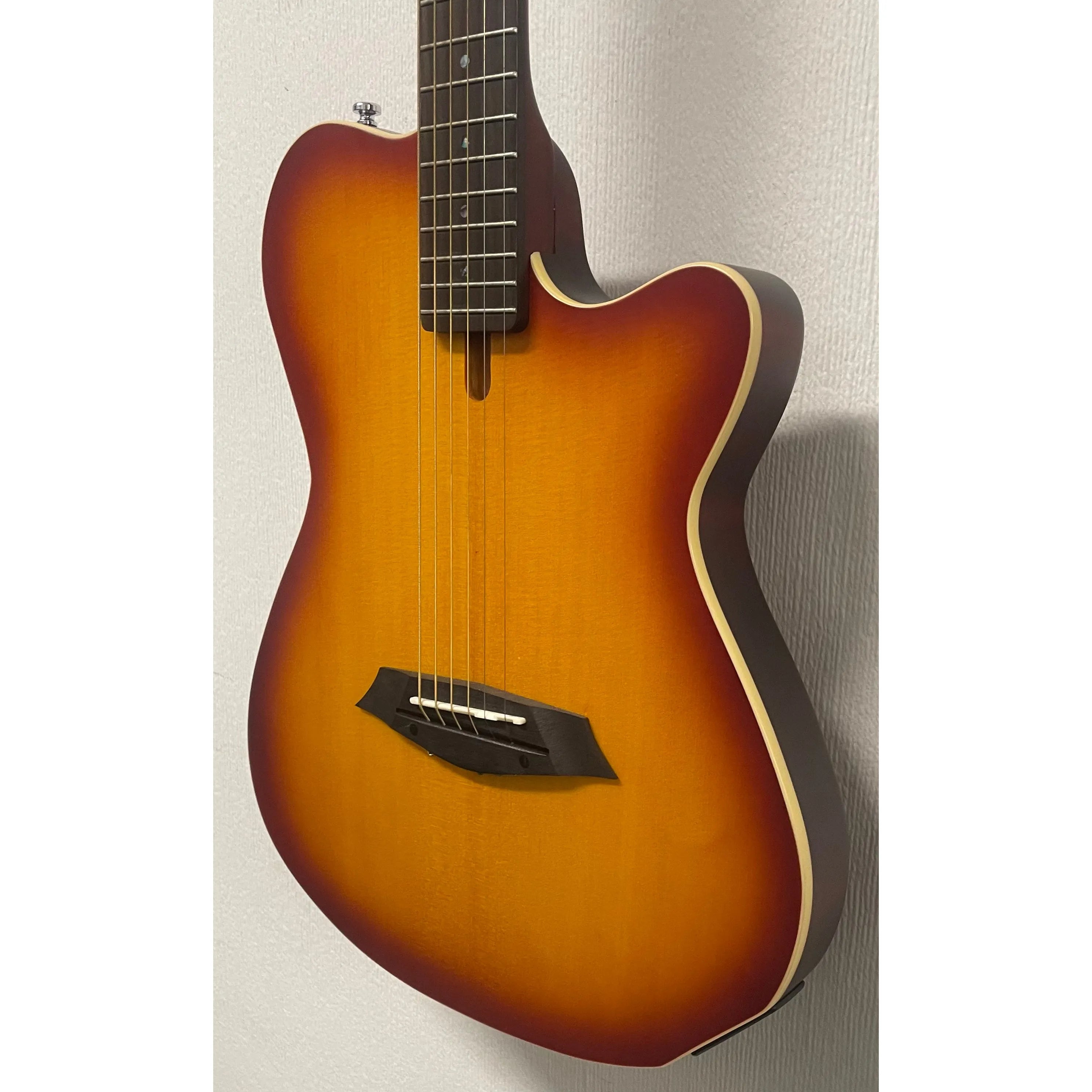 Larry Carlton G5A Acousticaster Hybrid Guitar in Tobacco Sunburst Pre-Owned