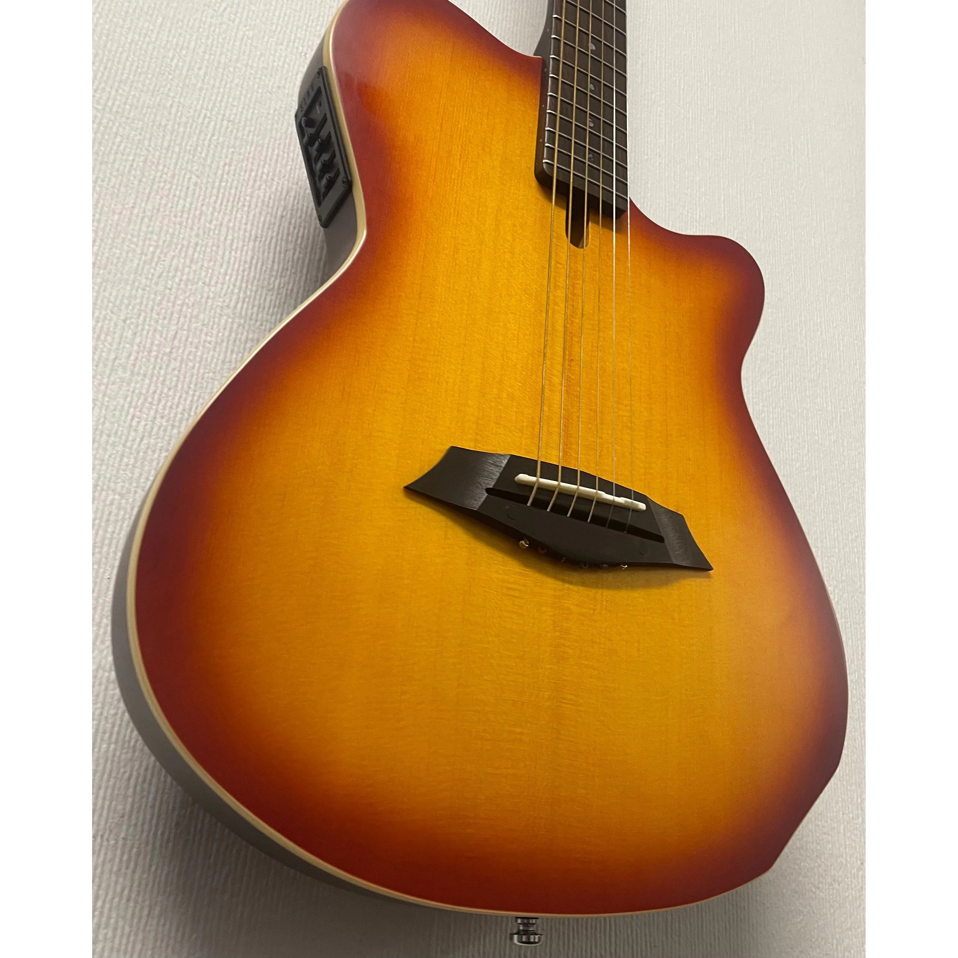 Larry Carlton G5A Acousticaster Hybrid Guitar in Tobacco Sunburst Pre-Owned