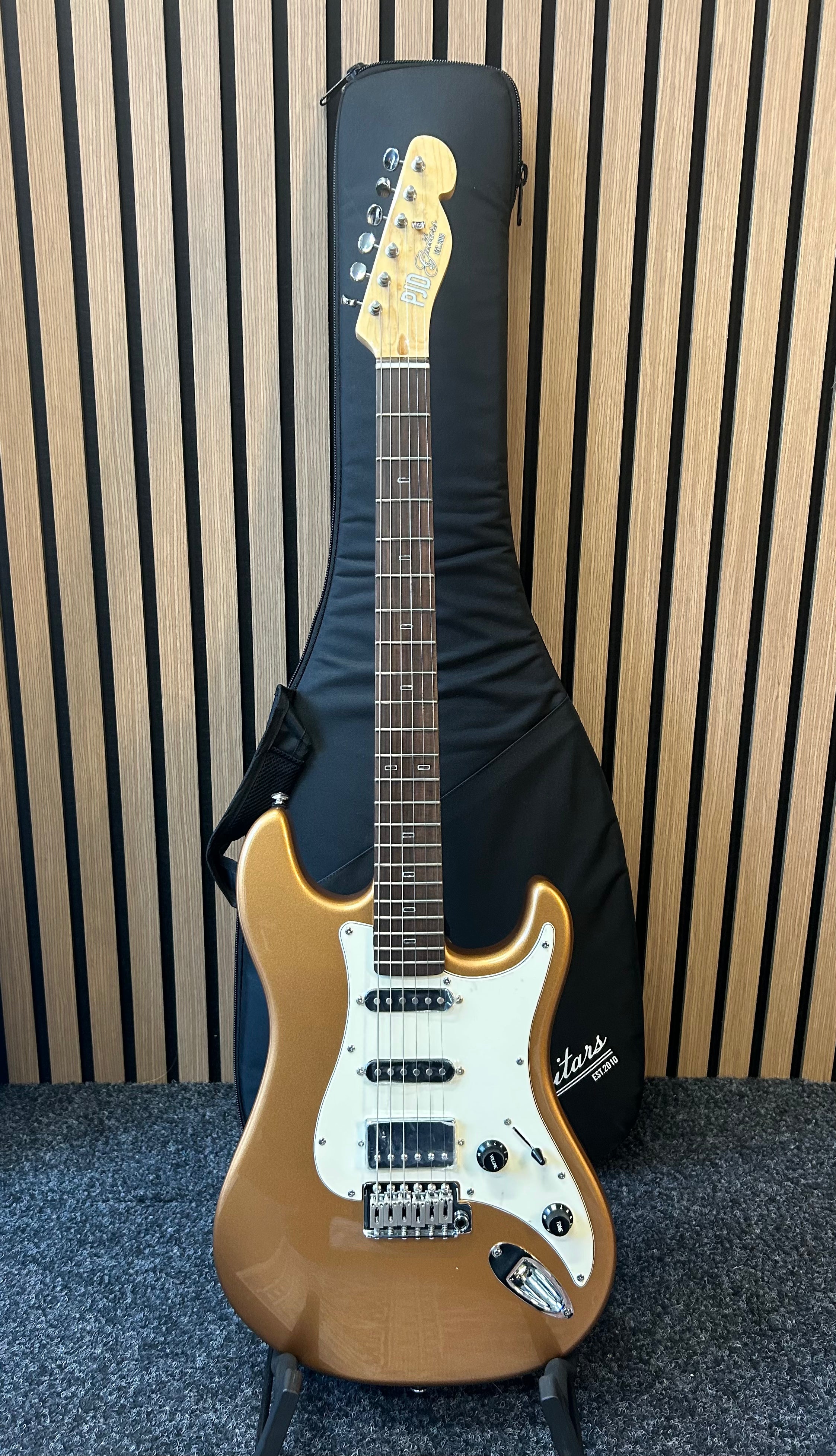 PJD Guitars Woodford Orgin Series Standard in Firemist Gold