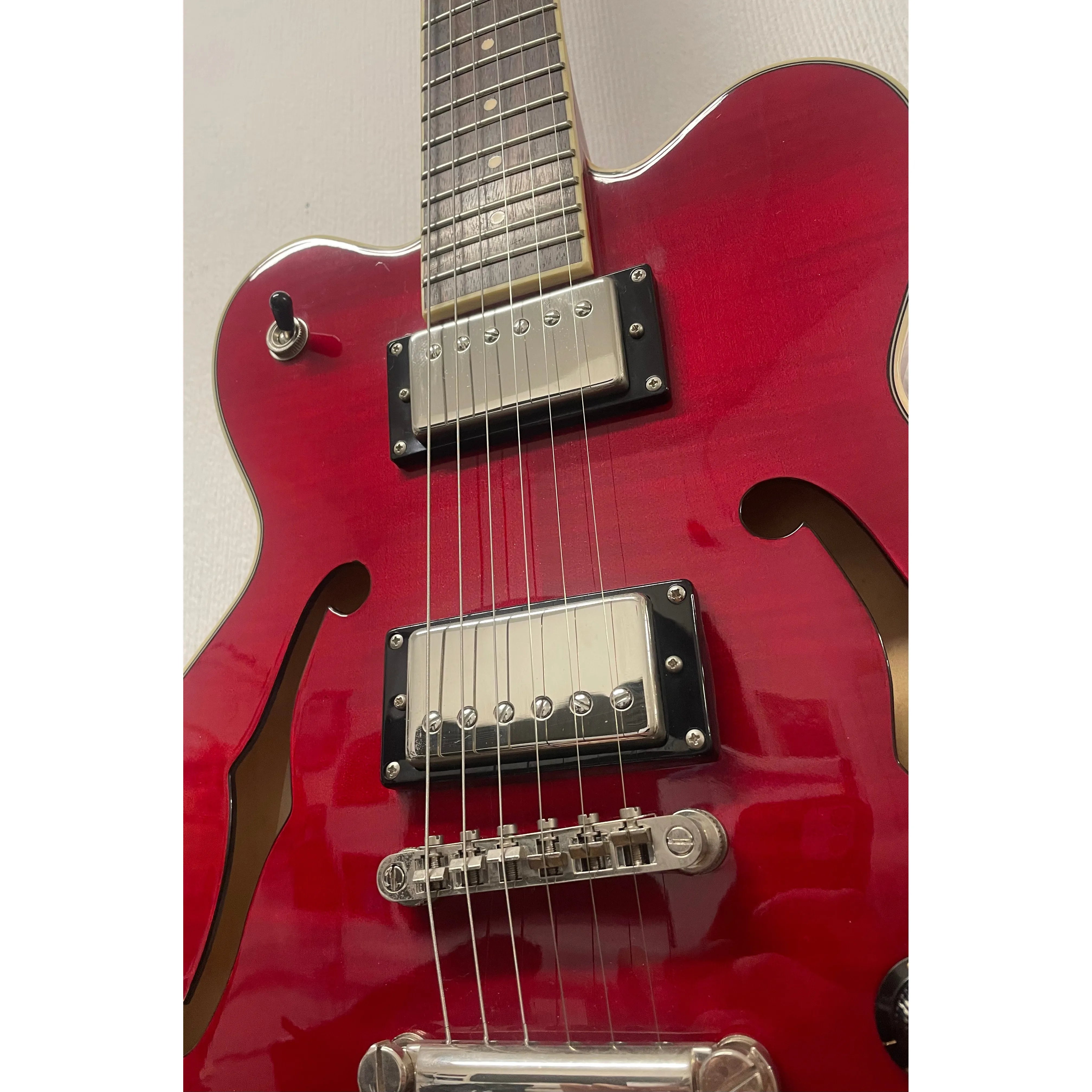 Hofner Verythin Contemporary Standard D Electric Guitar in Cherry Red Pre-Owned